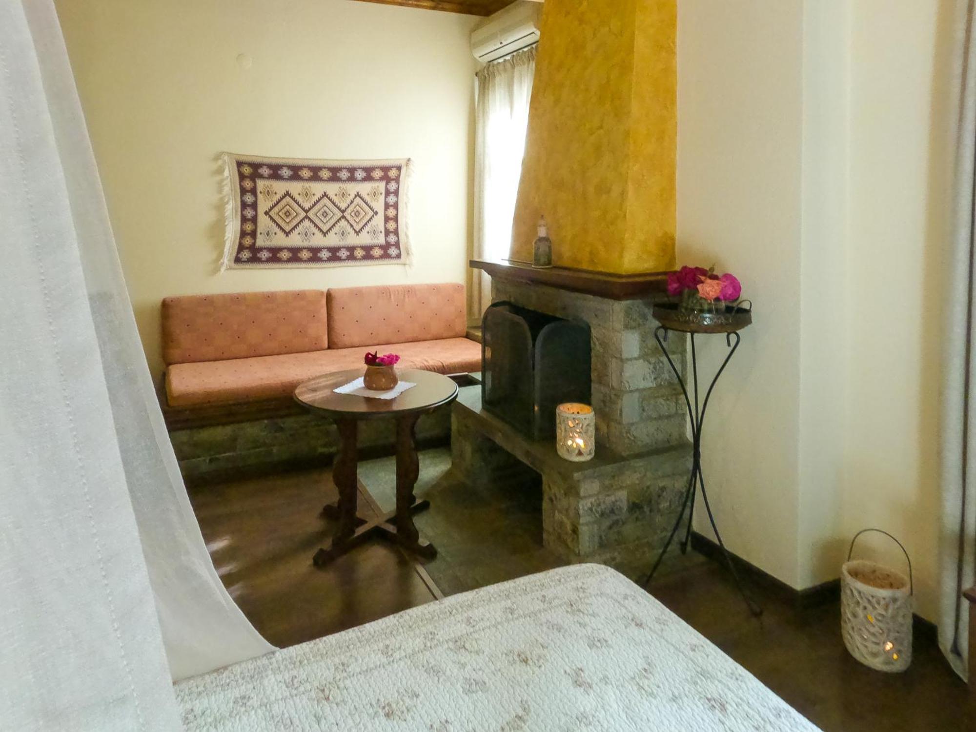 Amalthia Traditional