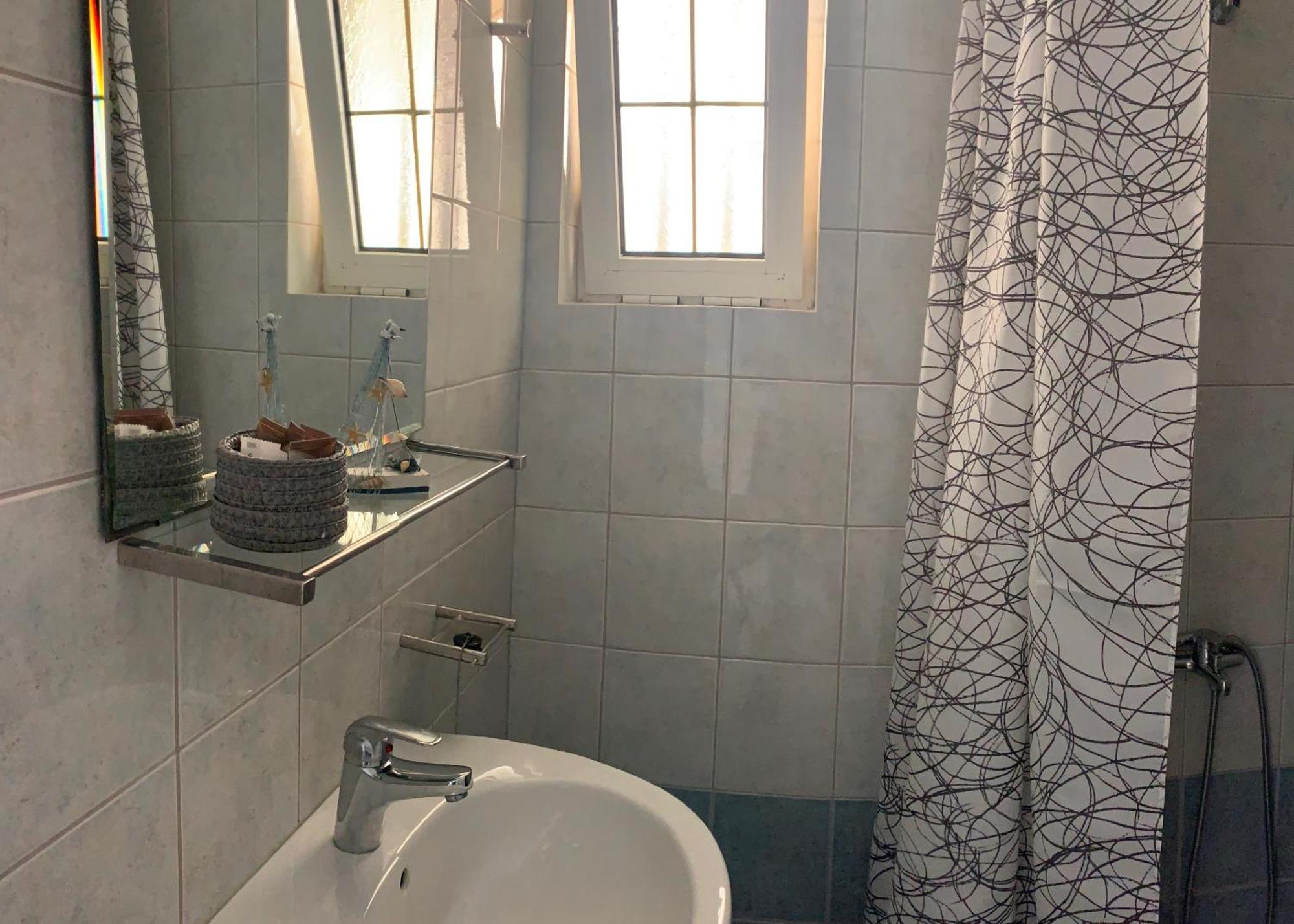 Ermis Aparthotel 3*