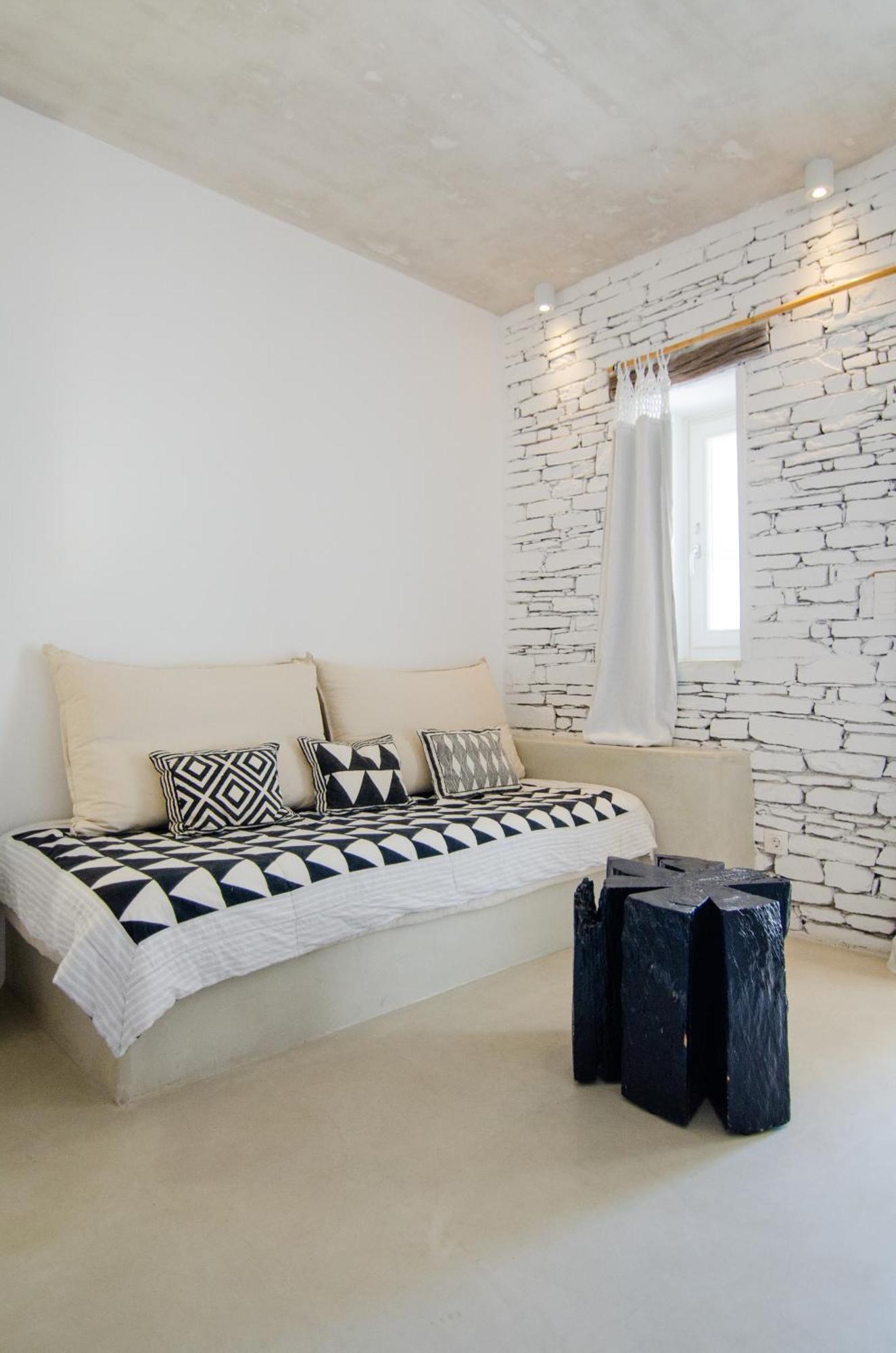 Levantes Ios Boutique Mylopotas