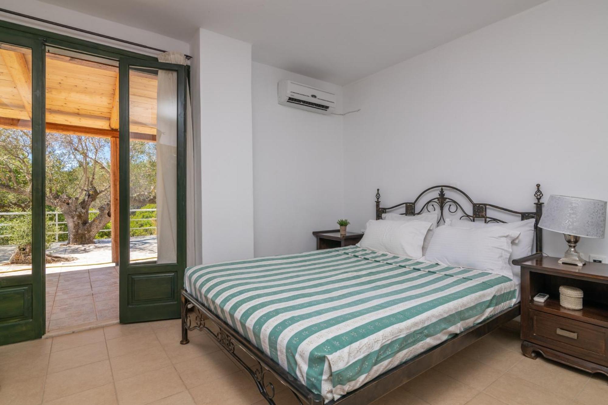 Aparthotel Armyra 2*
