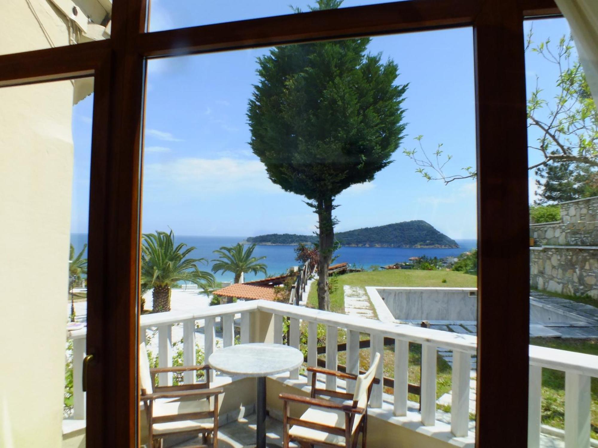 Kinira Beach Hotel 2*