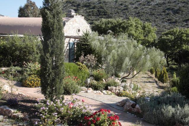 Country house To The Garden