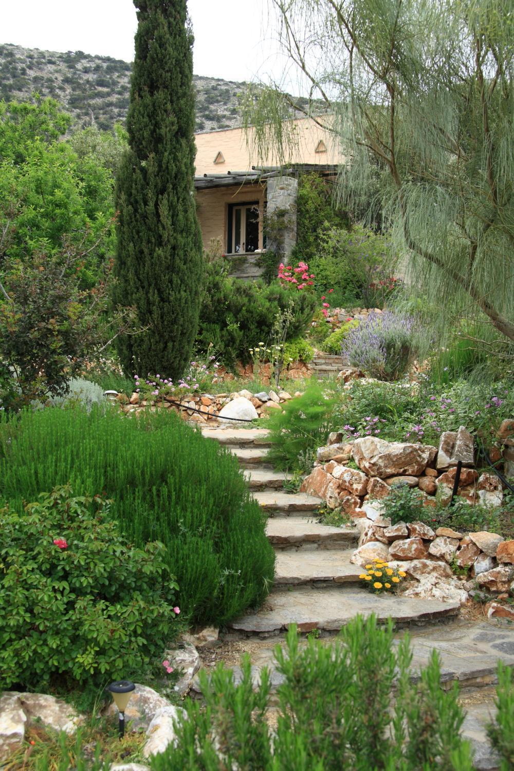 Country house To The Garden *