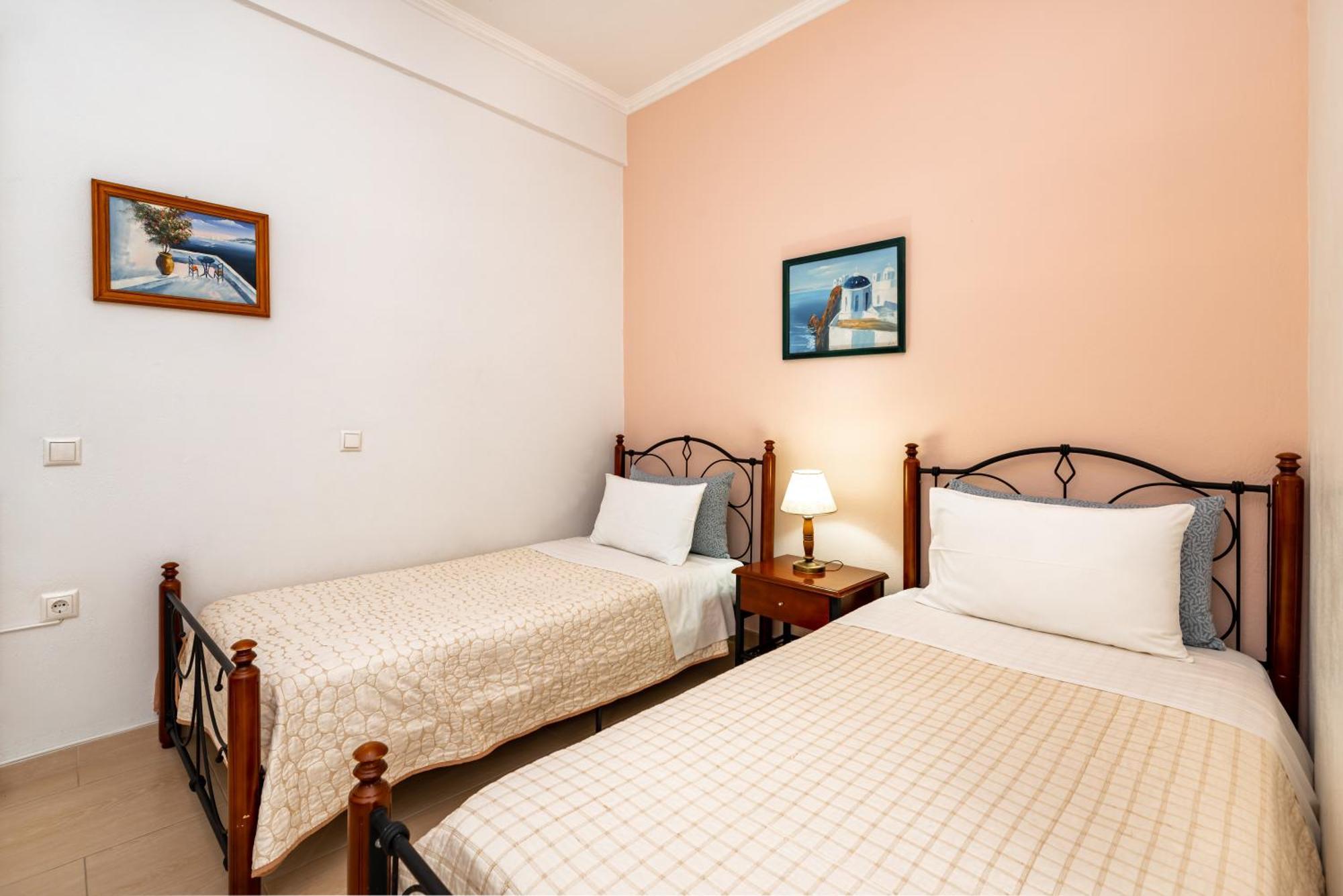 Thira Hotel *