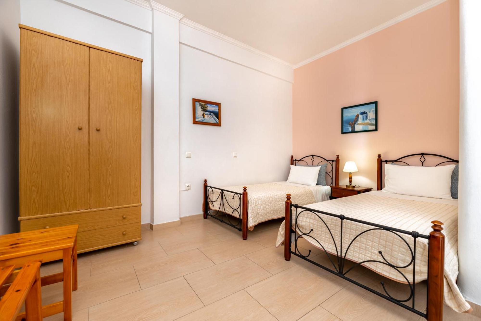 Thira Hotel *
