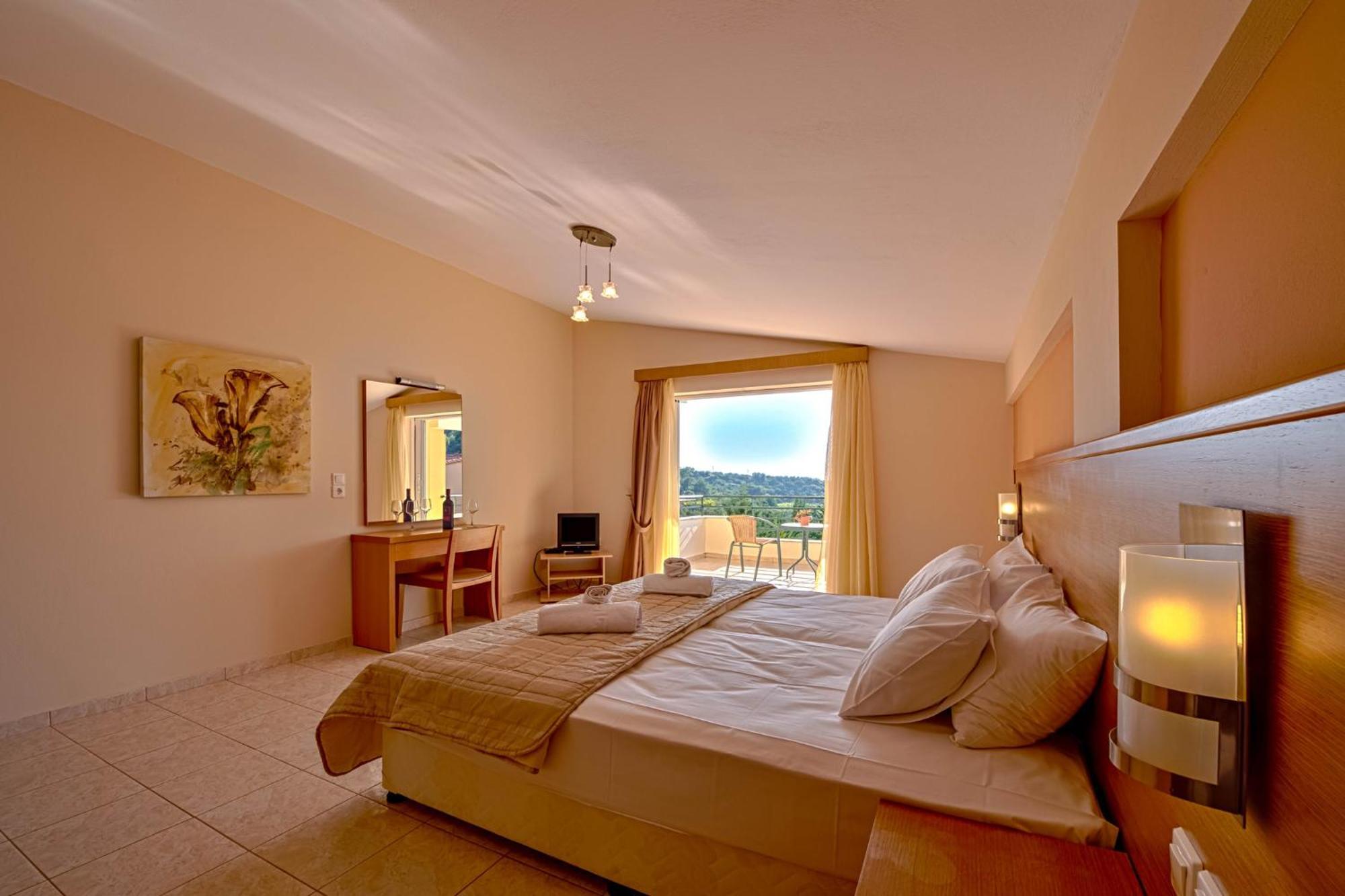 Anilio Plaza Aparthotel 4*