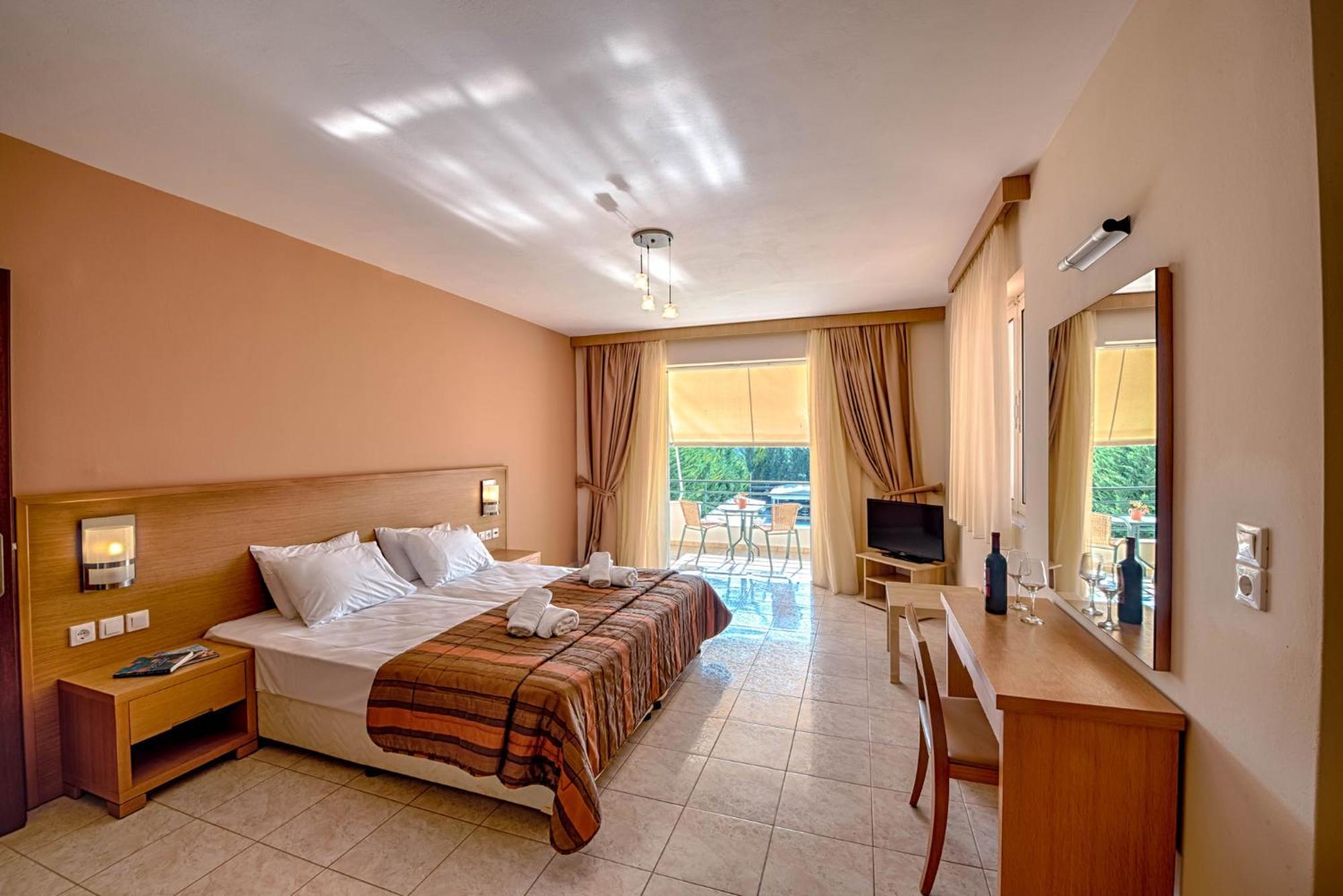 Anilio Plaza Aparthotel 4*