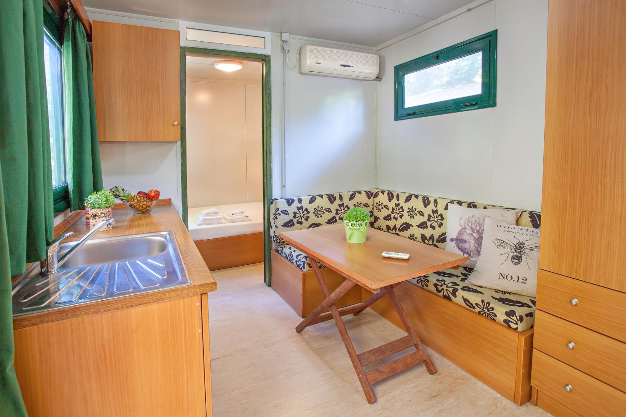 Campsite Armenistis & *