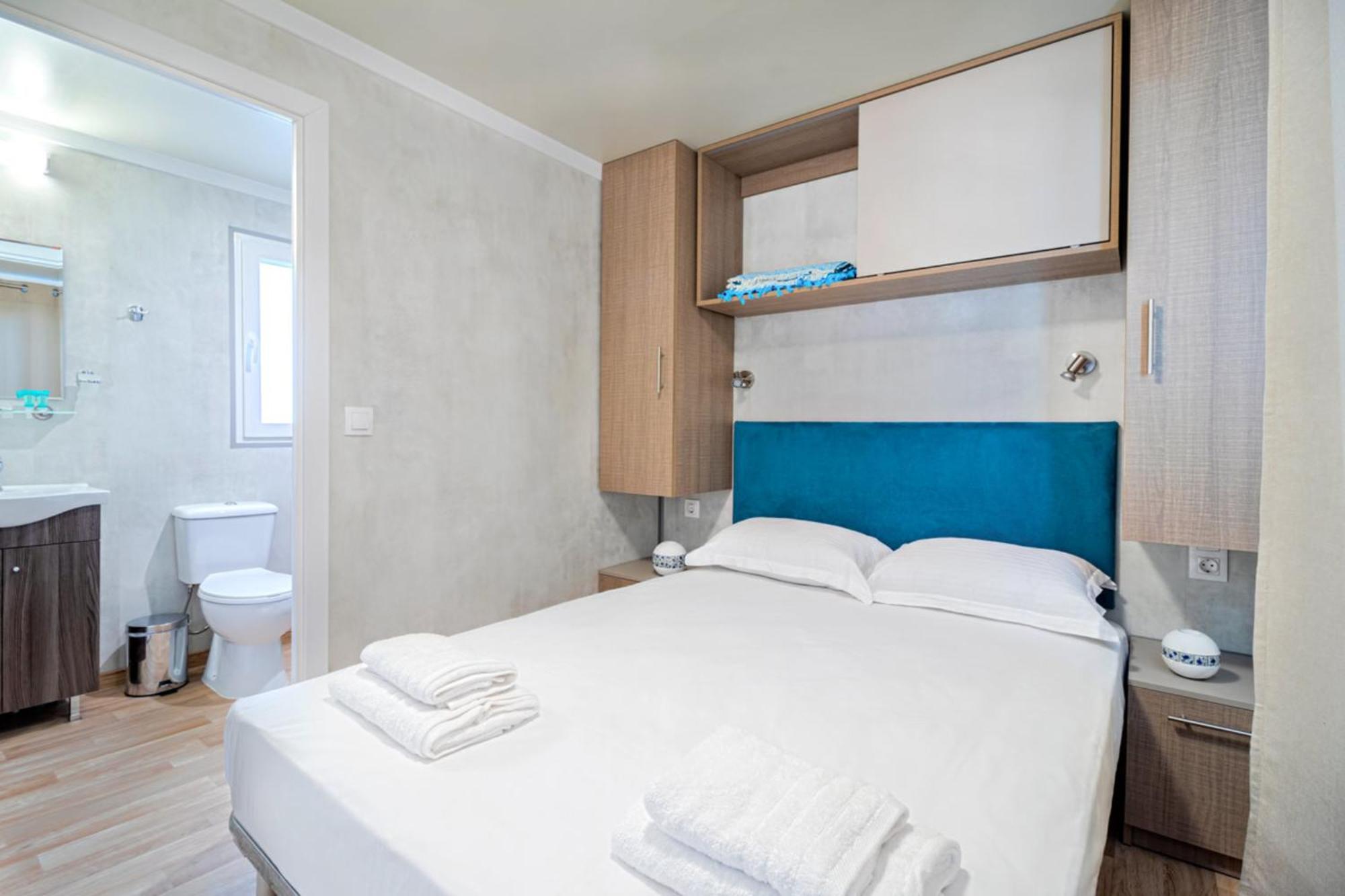 Campsite Armenistis & *