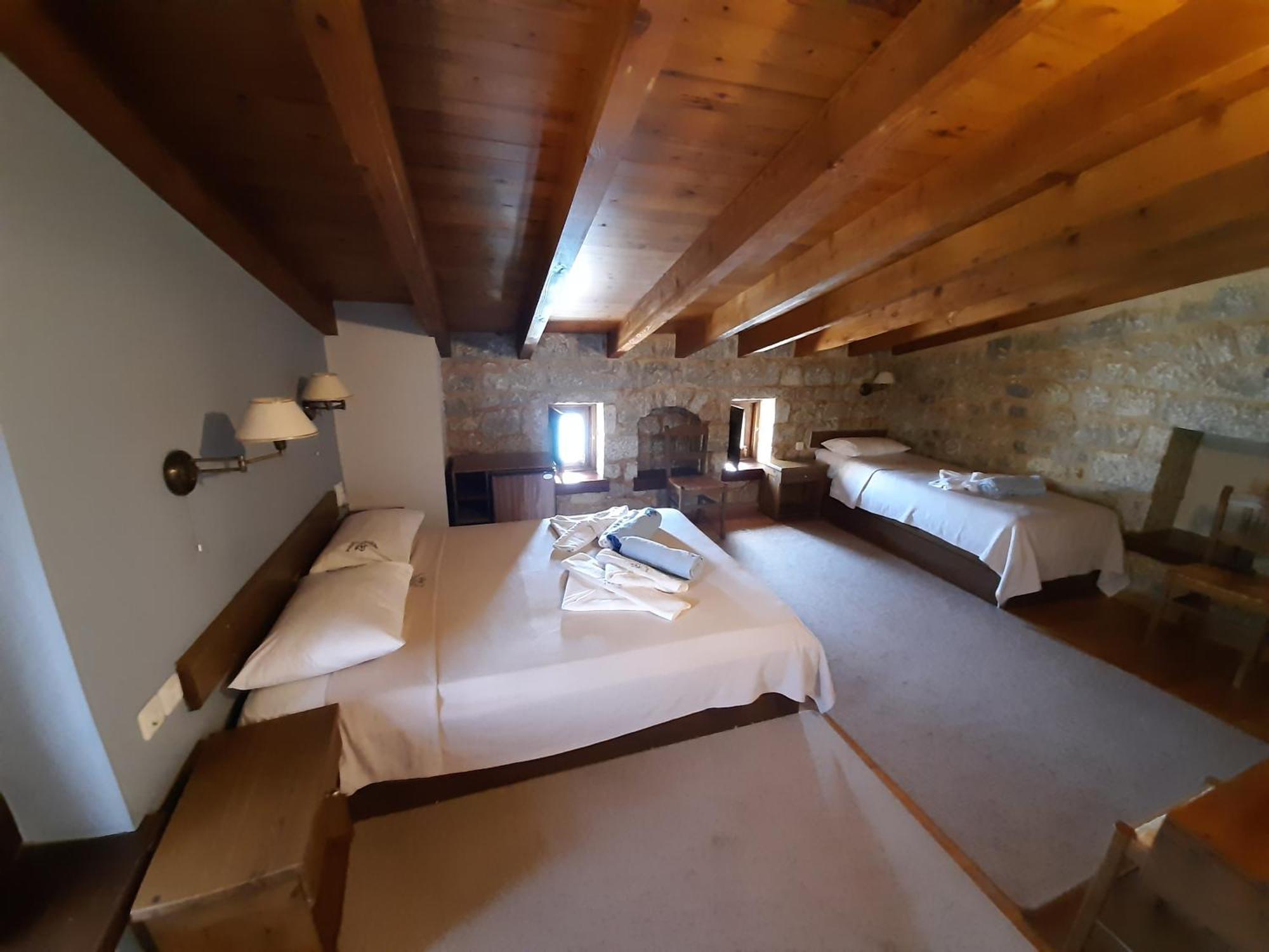 Hotel Pyrgoi Theodorakaki: O
