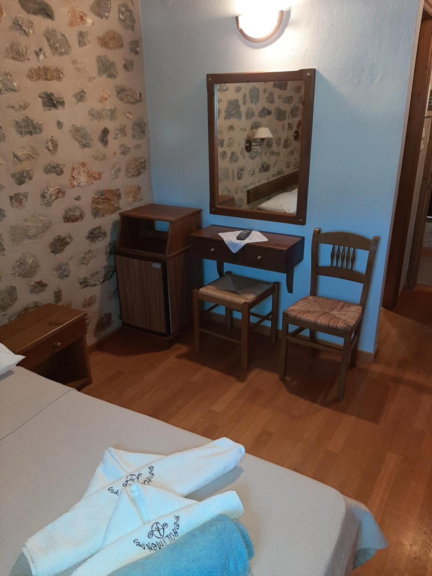 Hotel Pyrgoi Theodorakaki: O