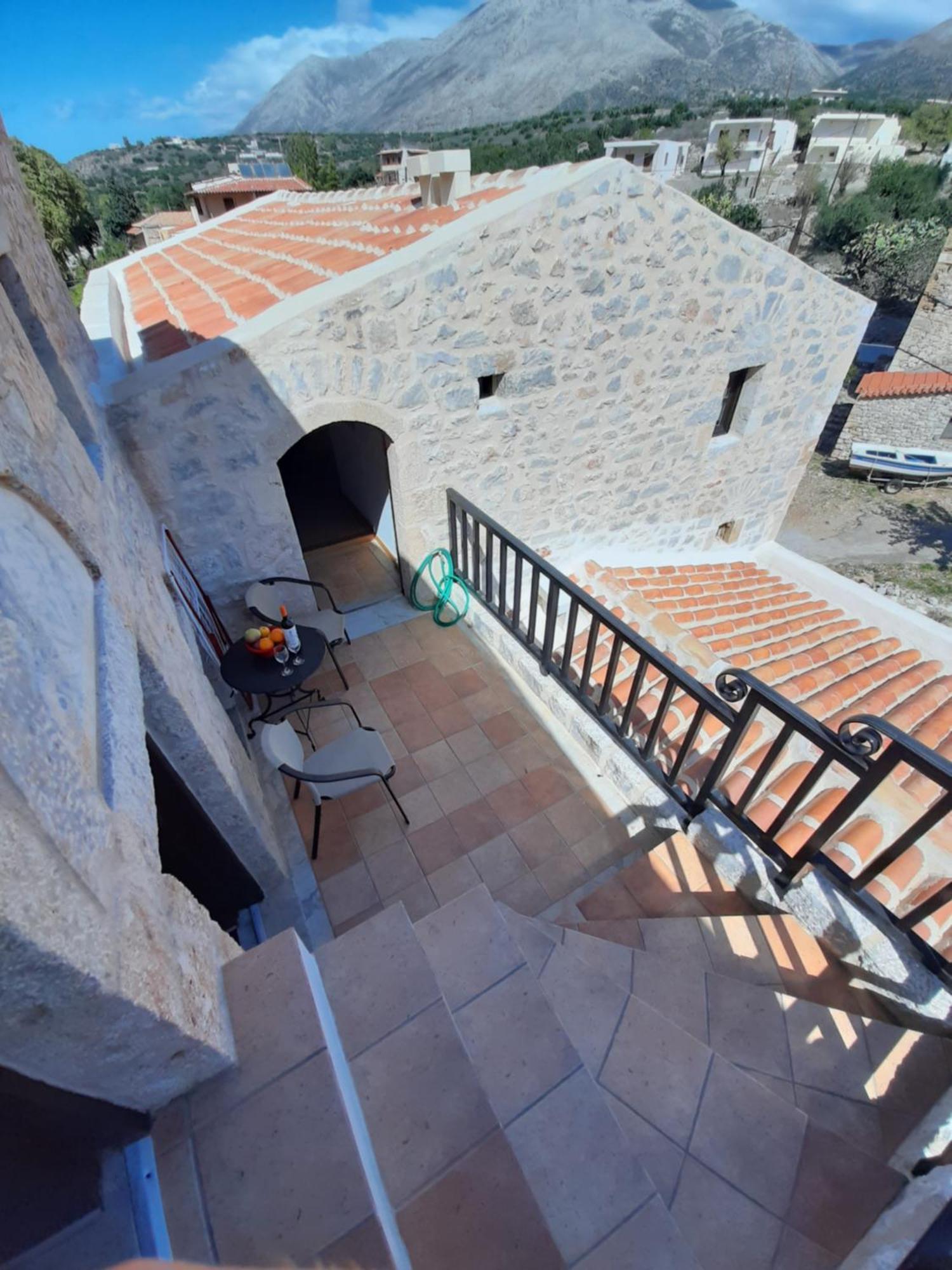 Pyrgoi Theodorakaki: O Hotel Gerolimenas