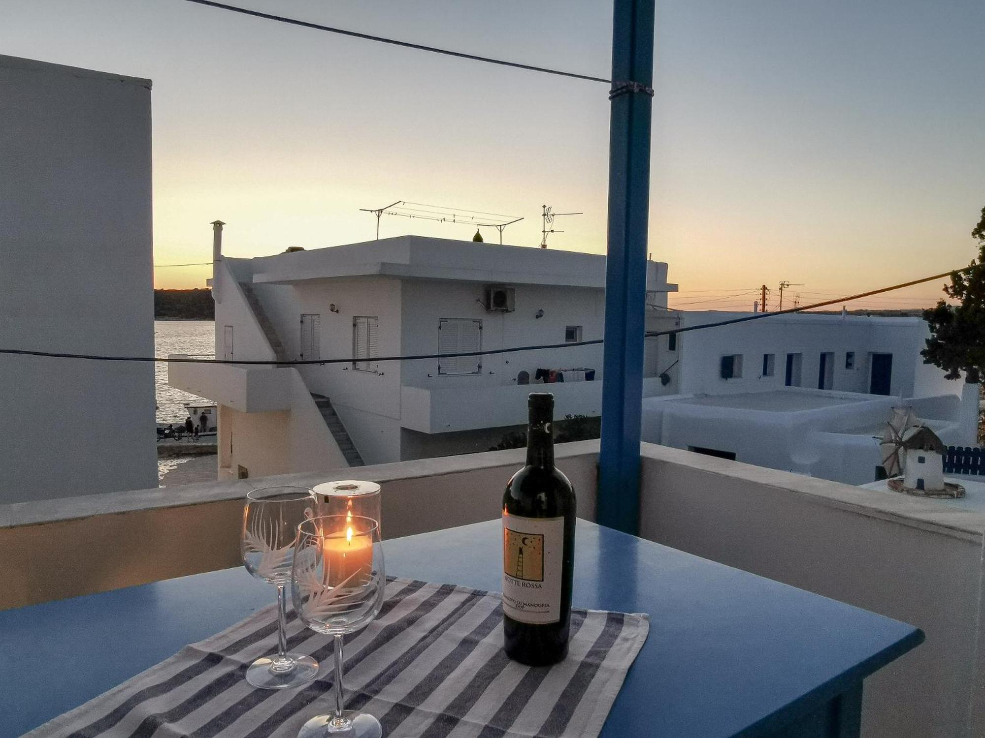 Helen's Minimal & Aliki (Paros)