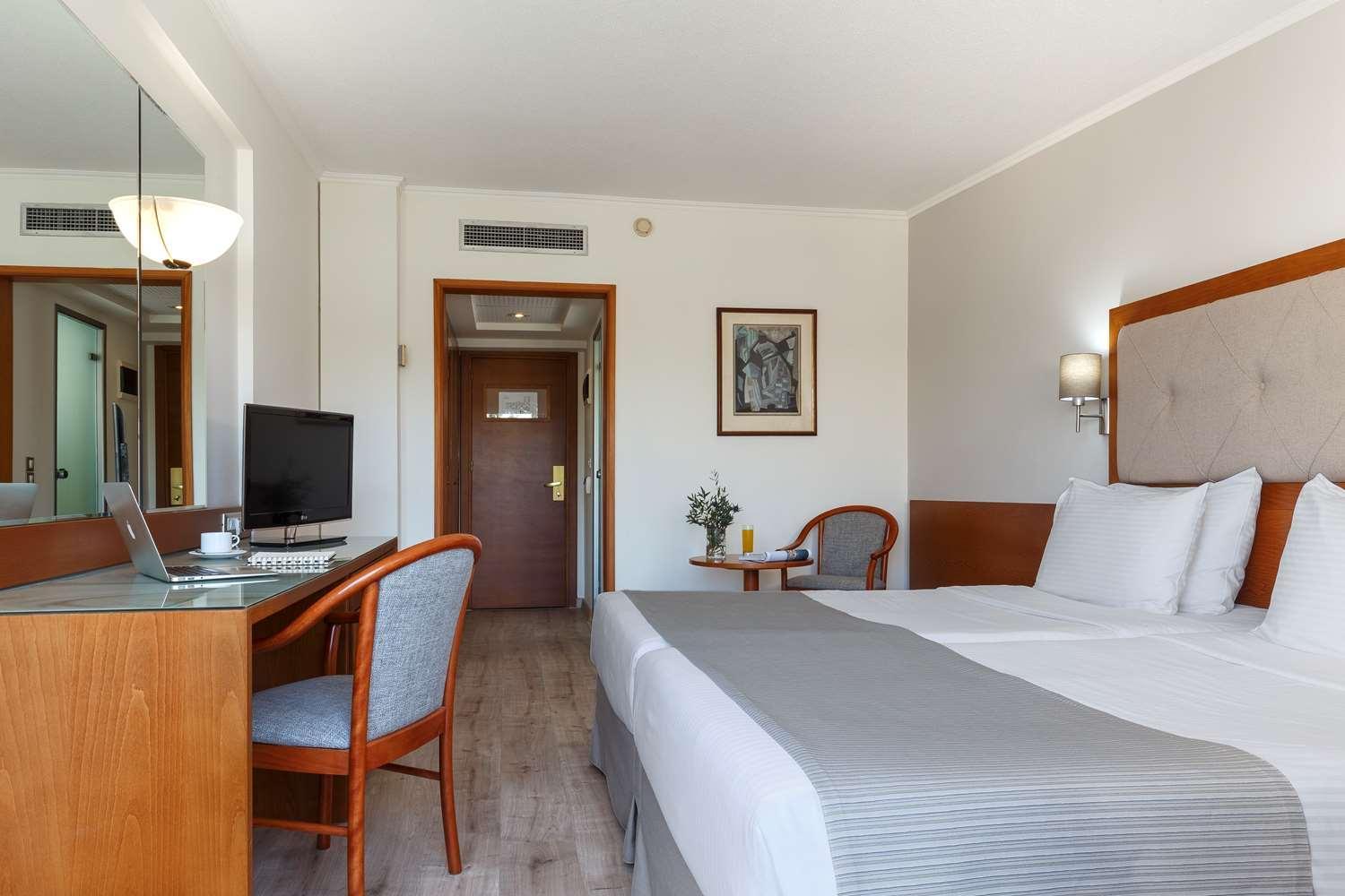 Western Plaza 4*