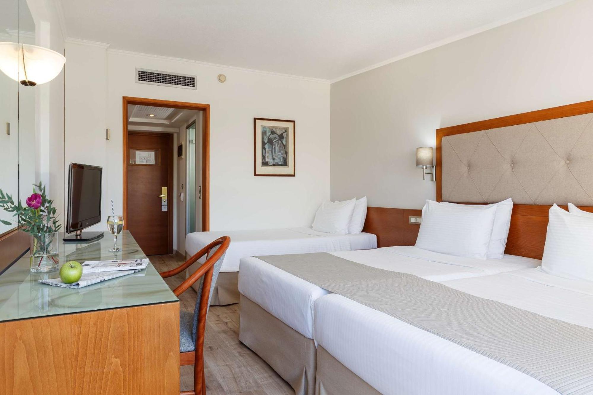 Hotel Western Plaza 4*
