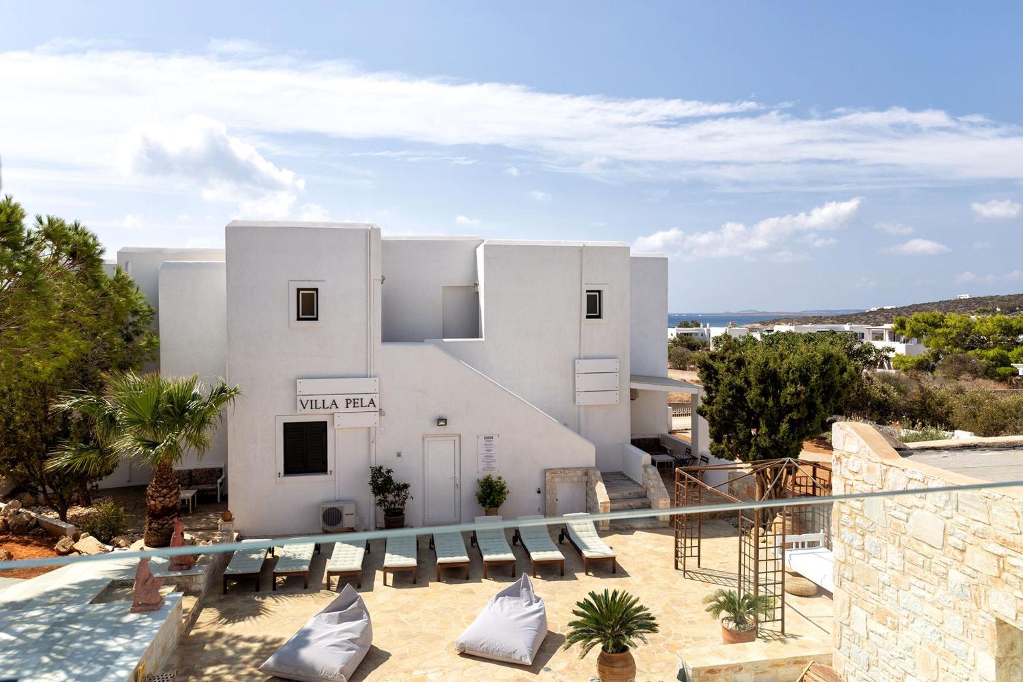 Pela Aparthotel