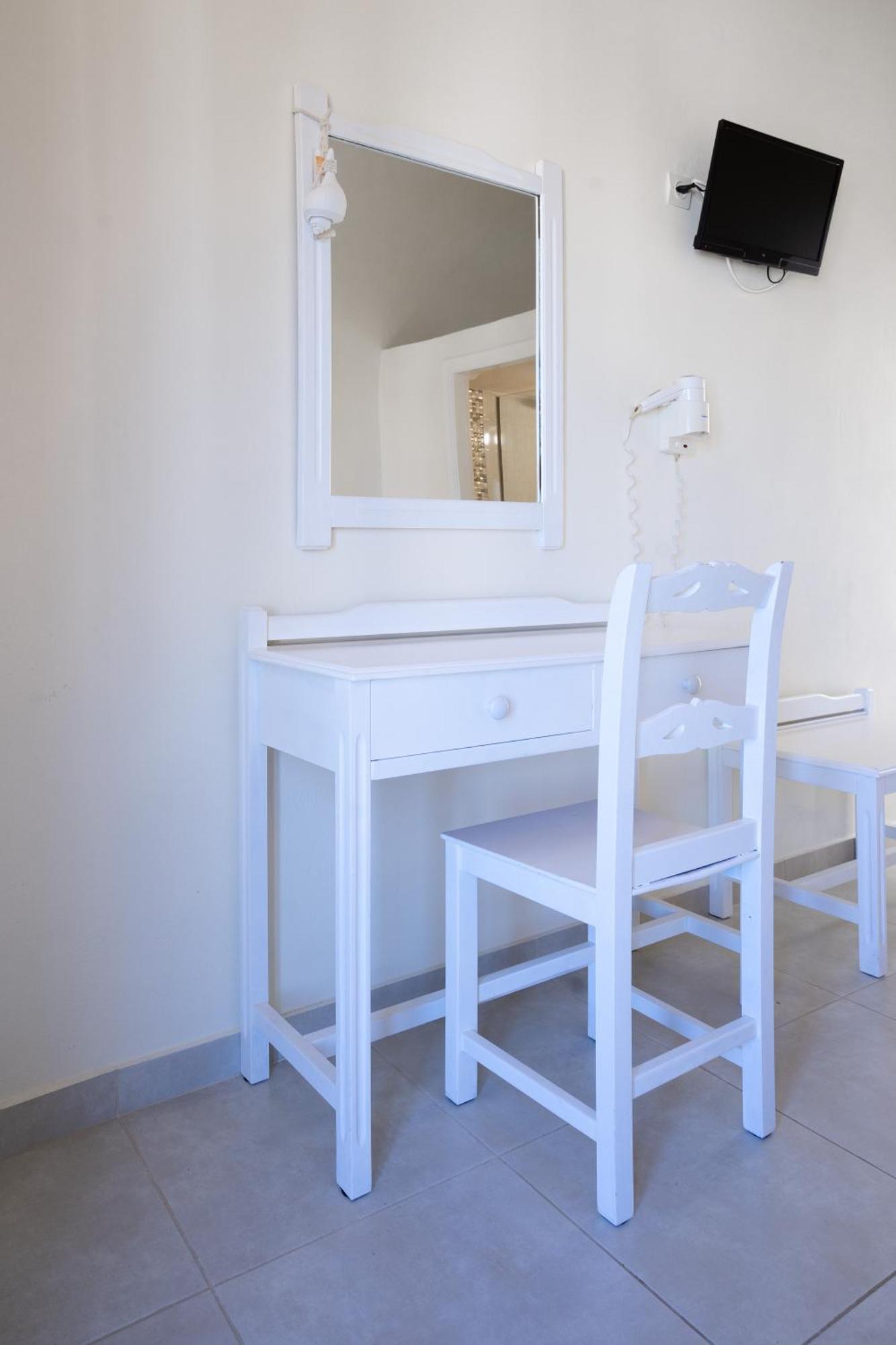 Ersi Aparthotel 3*