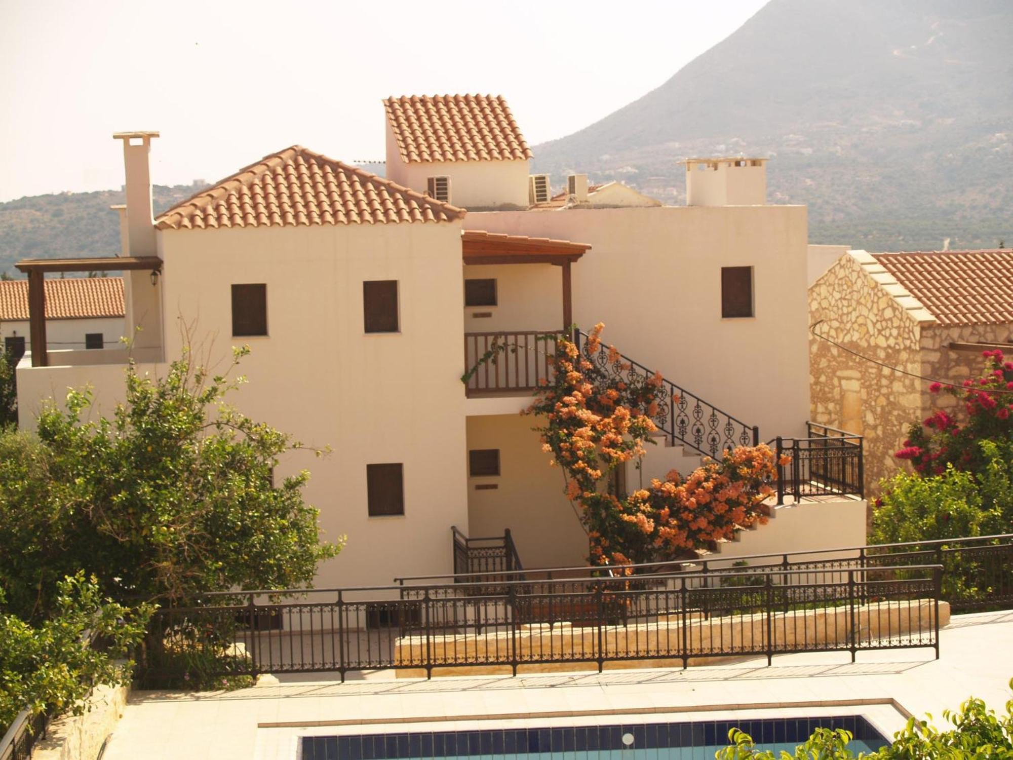Douliana Villas *