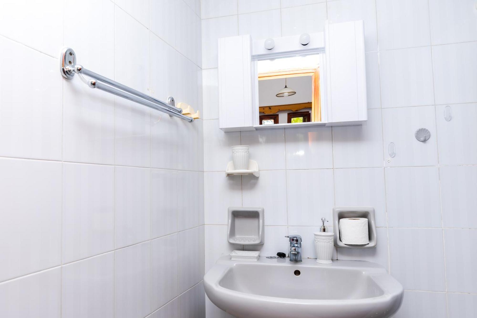 Erato Aparthotel 2*