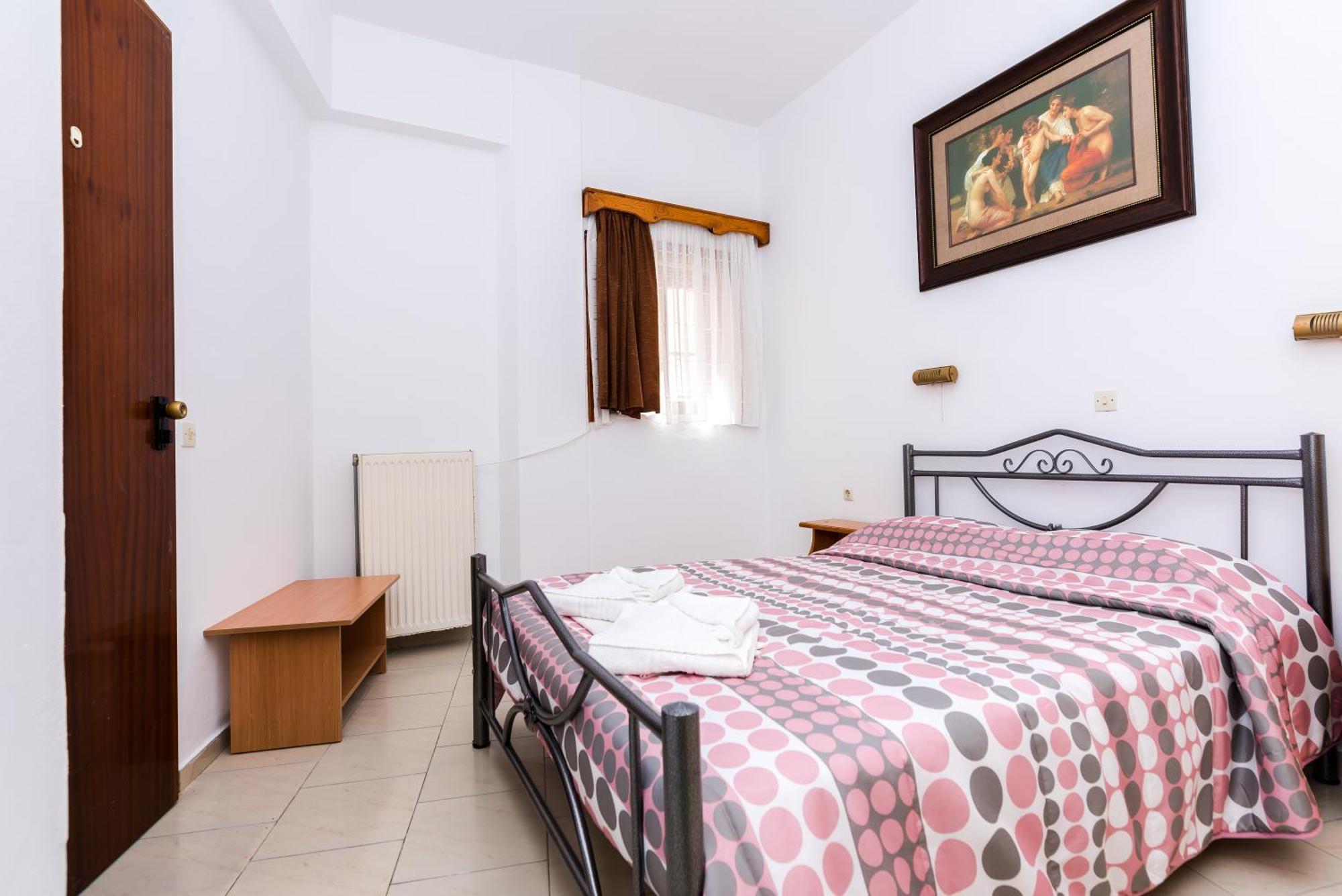 Erato Aparthotel 2*