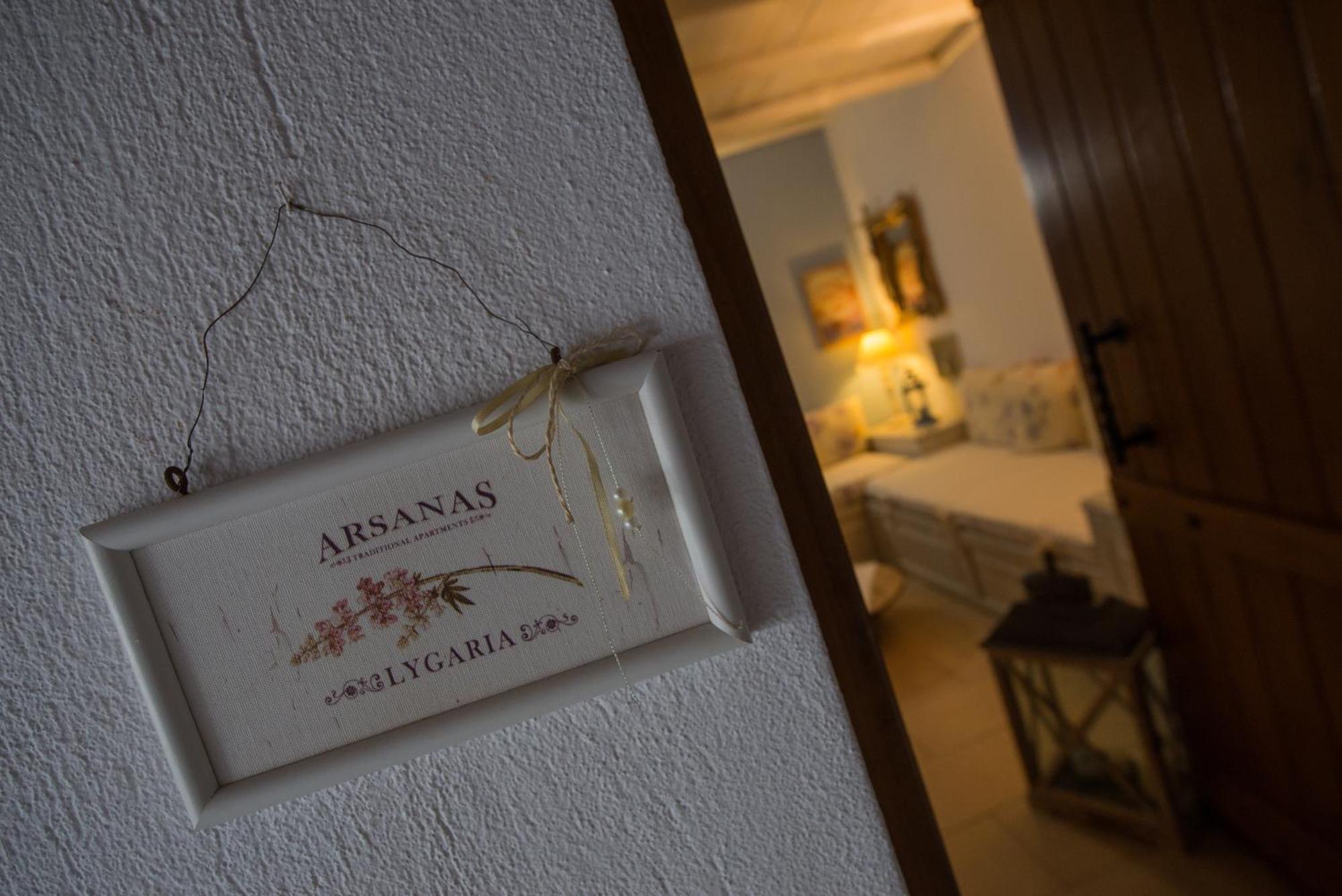 Apartment Traditional Arsanas *