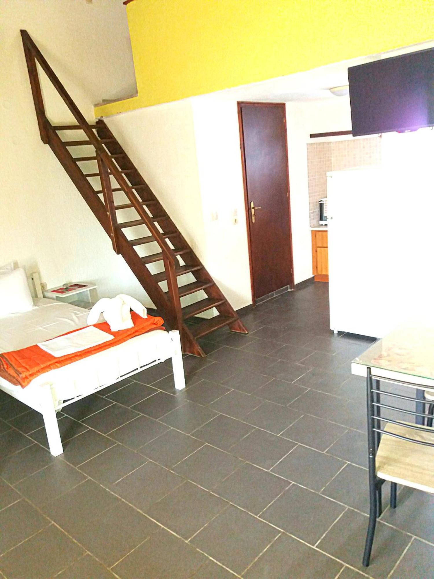 Pelagos Beachfront Apartment *