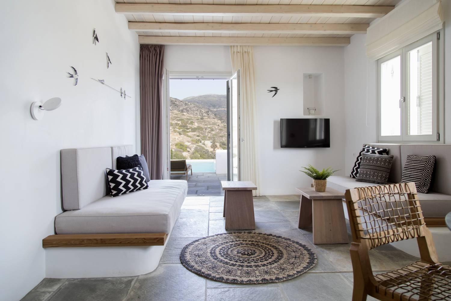 Hide Out Aparthotel Mylopotas