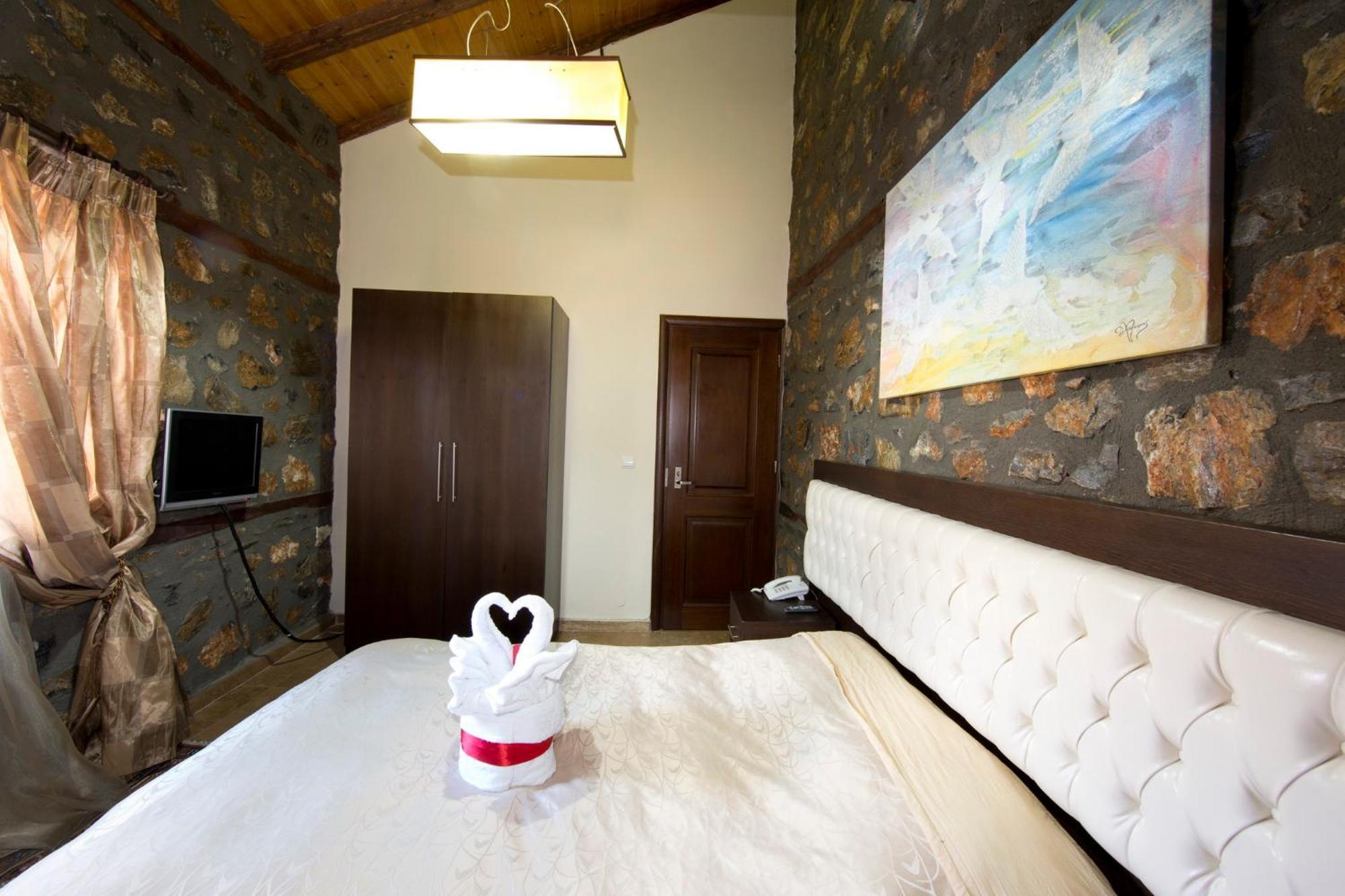Lithos Hotel