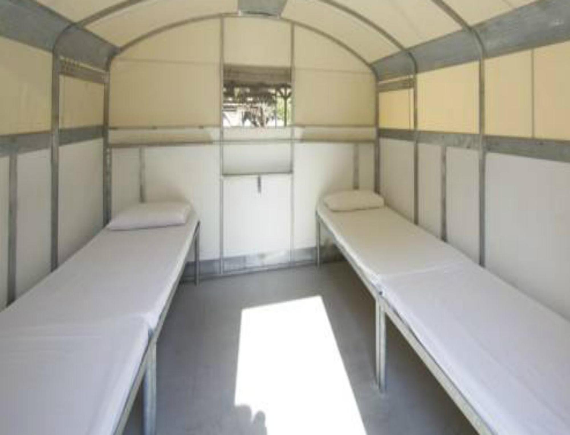 Far Out Beach Club Resort & Camping * Mylopotas
