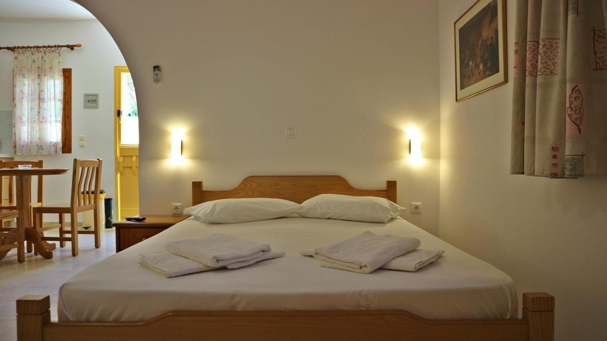 Proteas & Hotel 3*