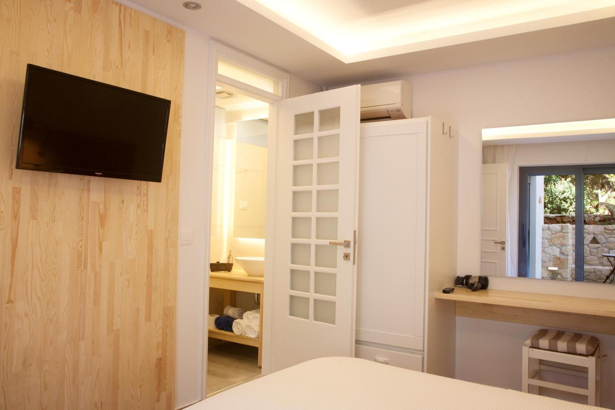 Artemis Village & Aparthotel 4*