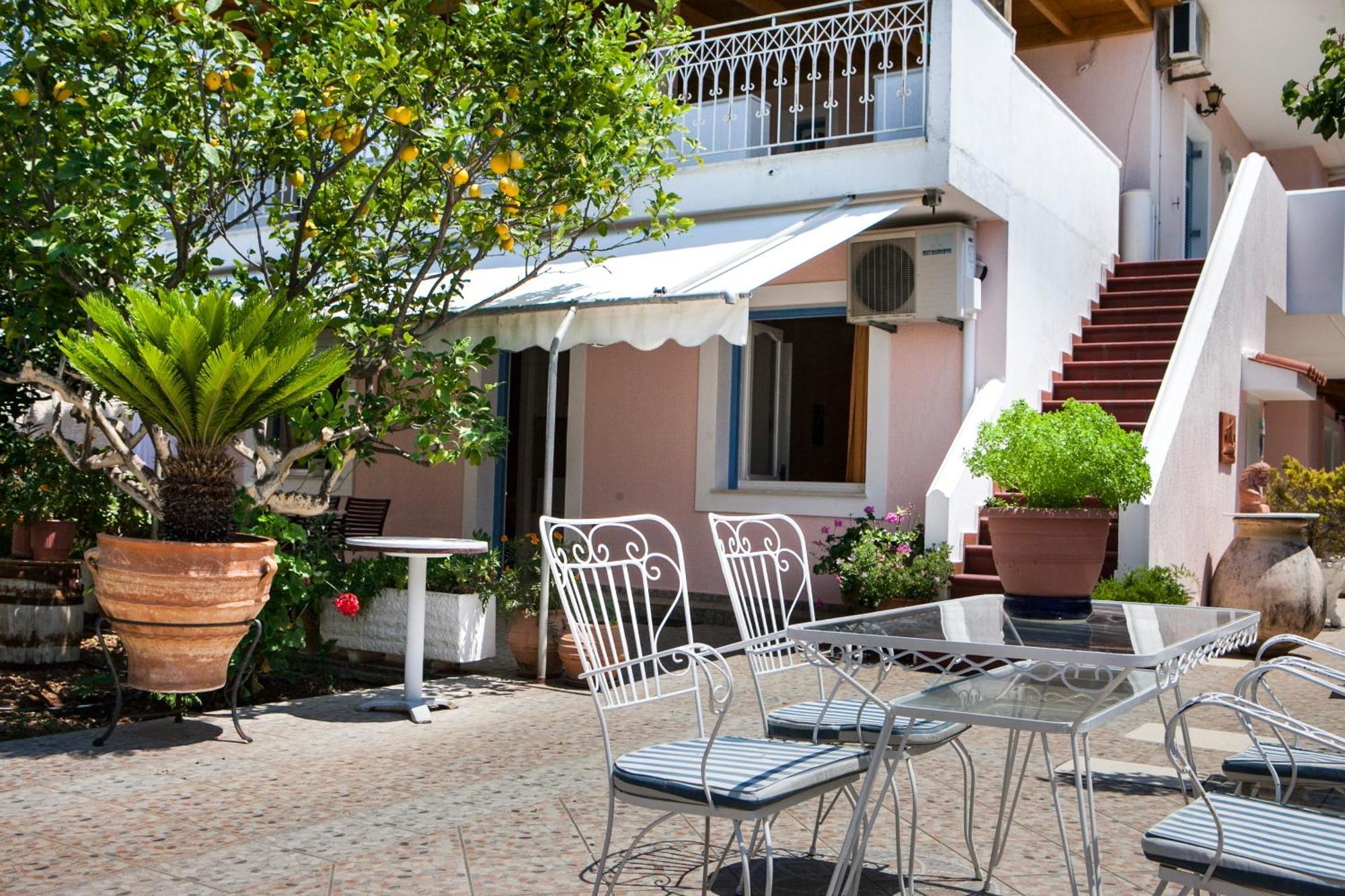 Tzivras & Holiday home
