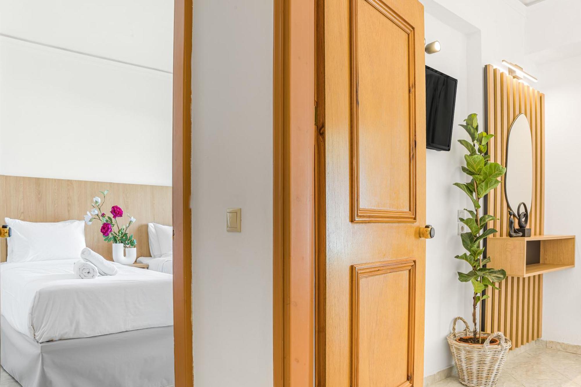 Socrates Aparthotel 3*
