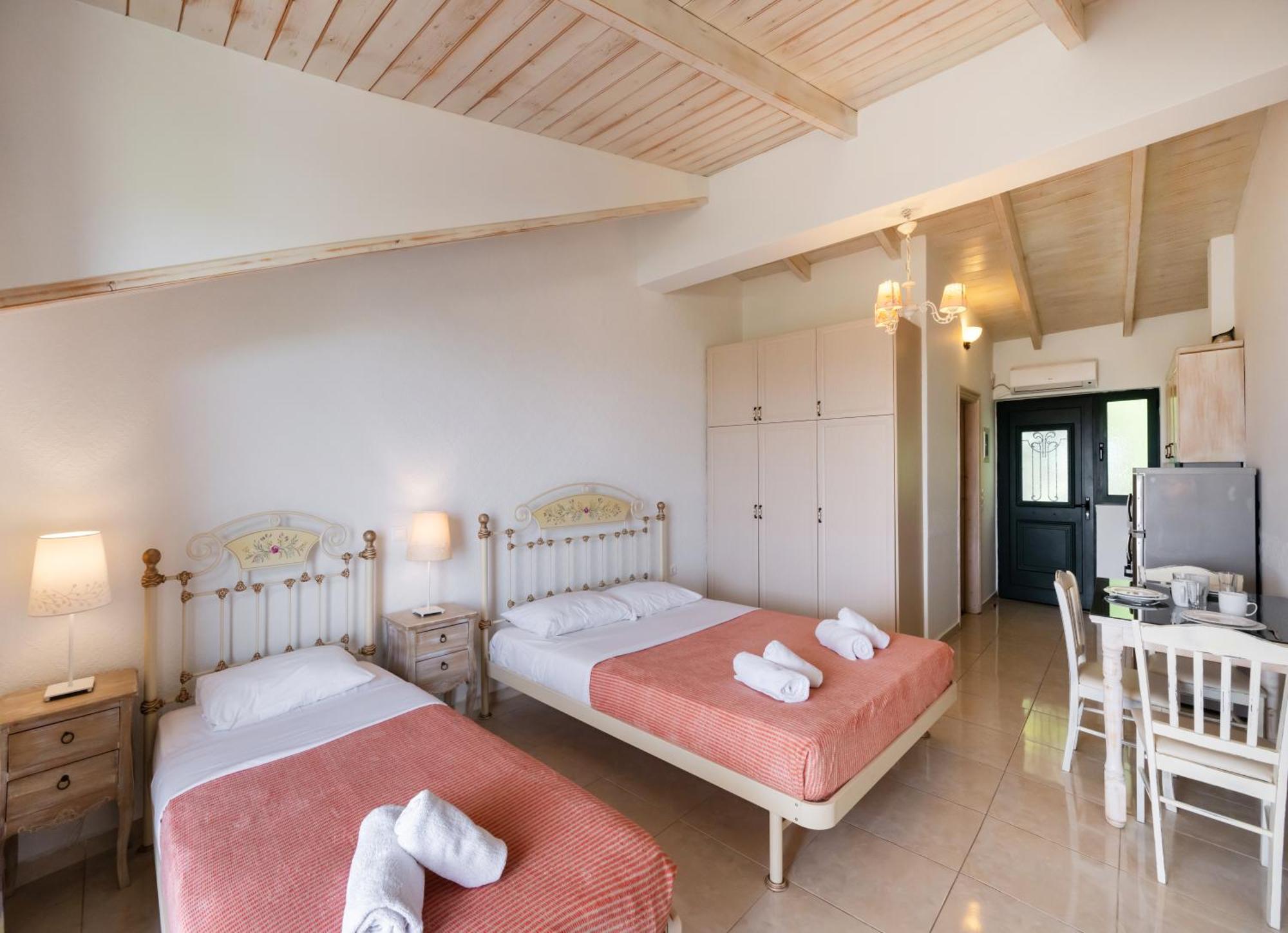 Hotel Kastro Maistro 2*