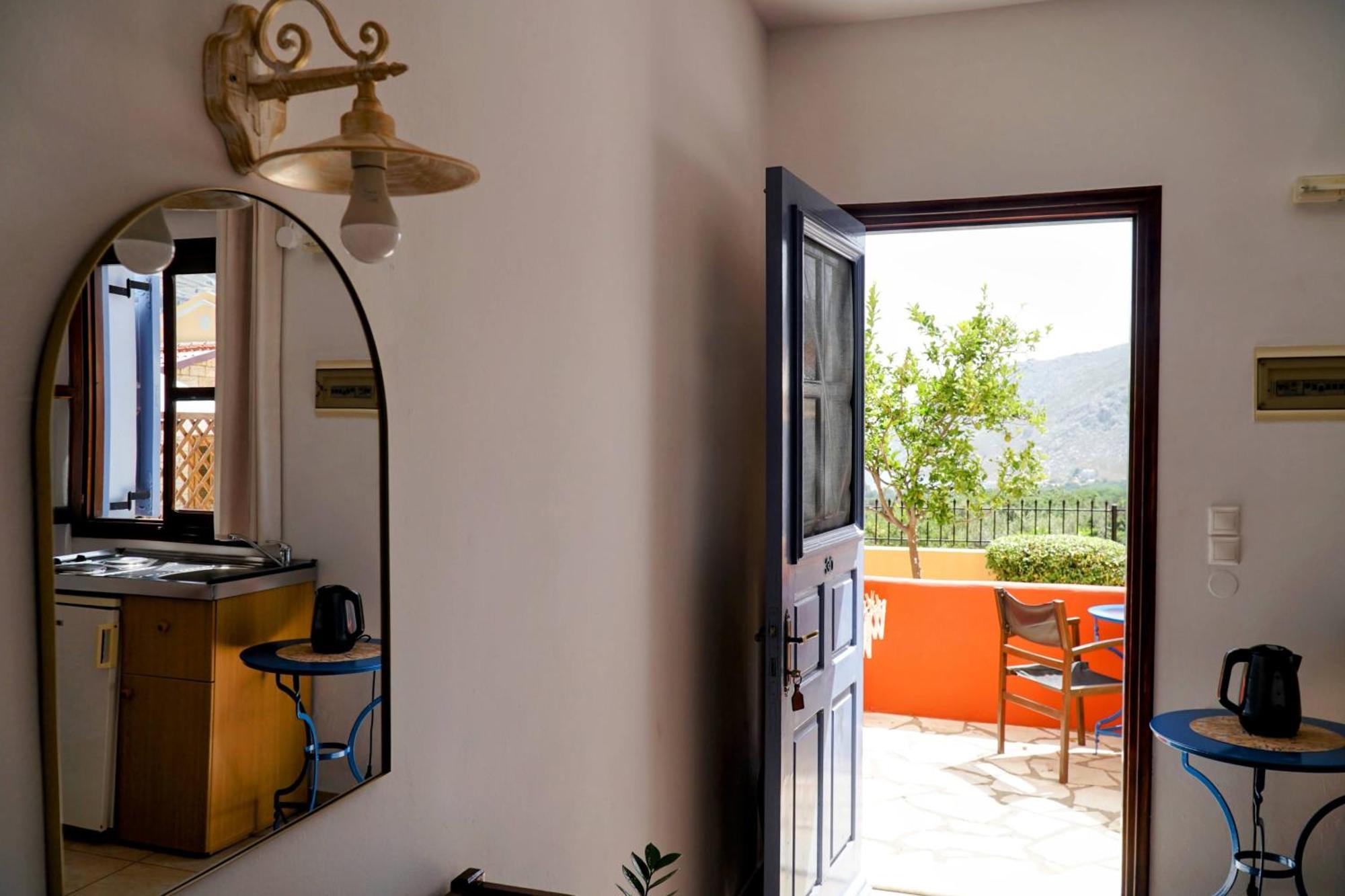 Aparthotel Taxiarchis Symi
