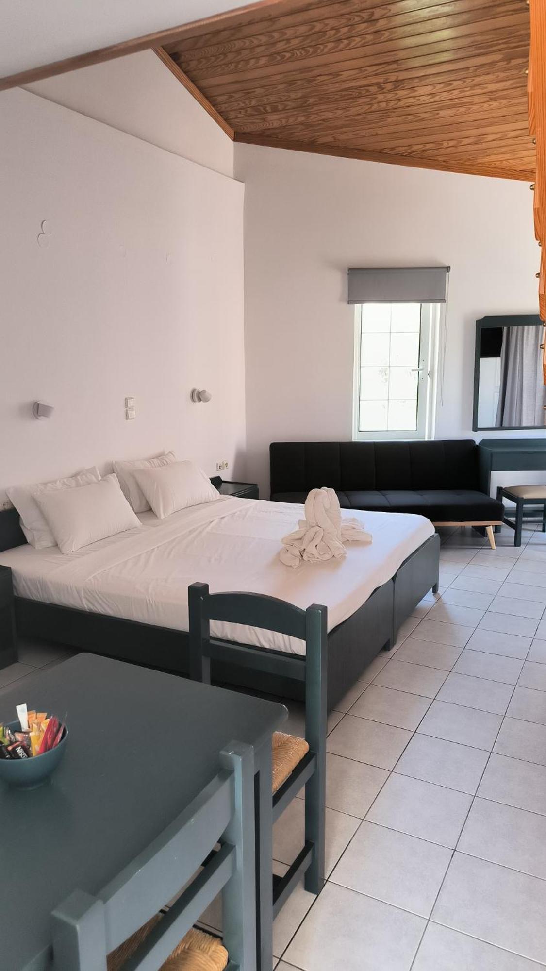 Cost Mari Almyrida New By Zago Boutiqe * Almyrida (Crete)