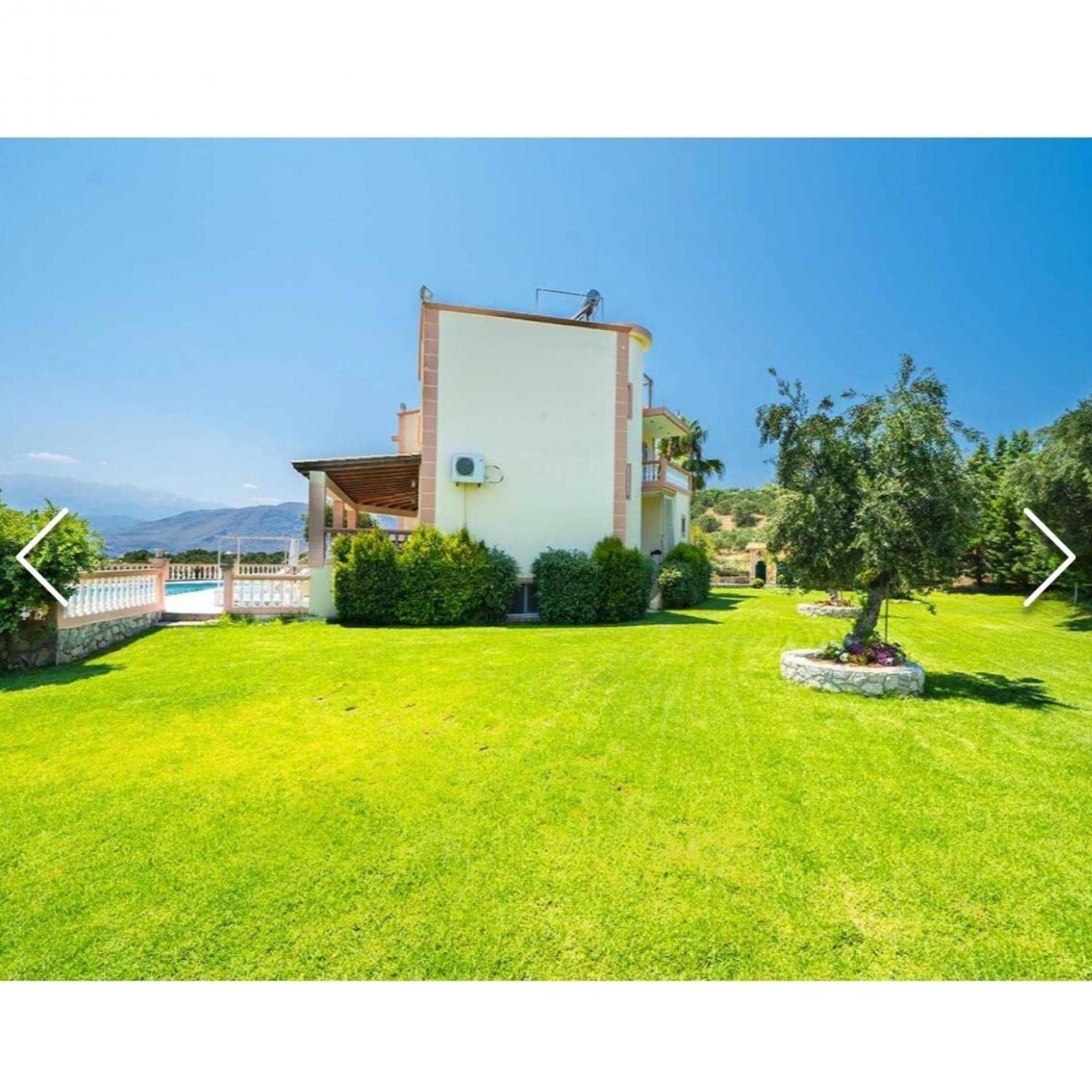 Roula With Private Pool Villa *
