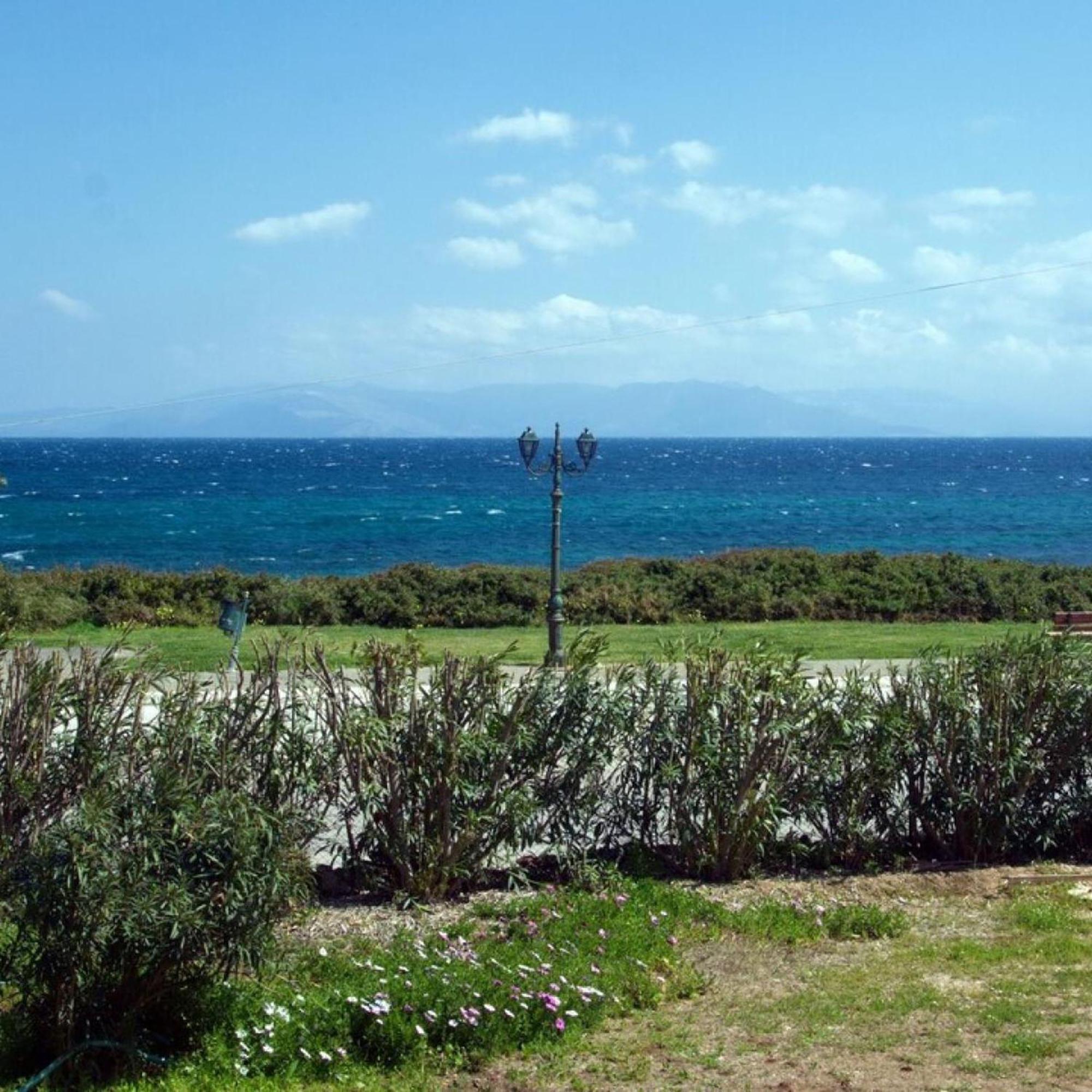 Irini's Sea View Cozy * Nea Makri