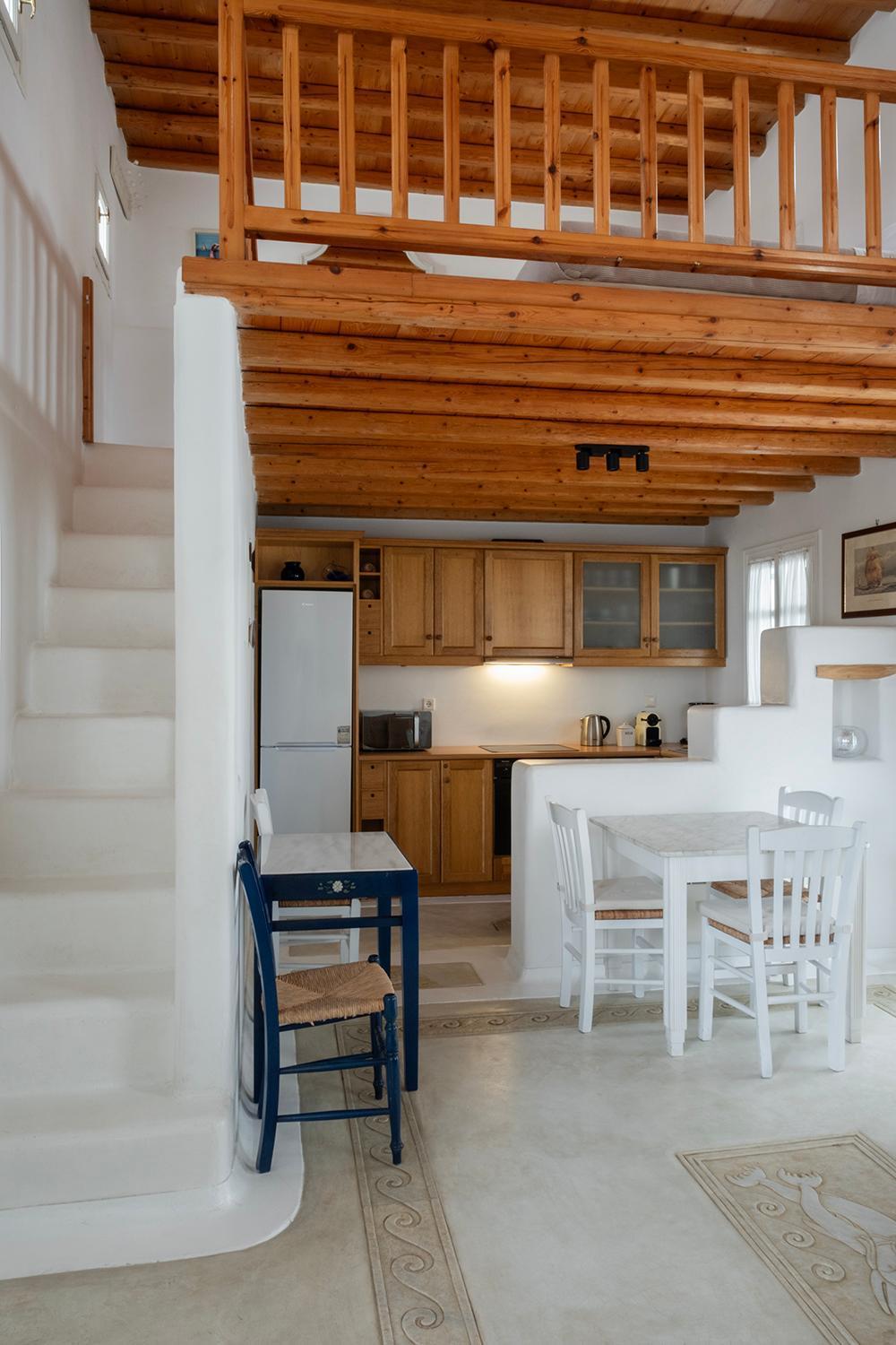 Mykonian Style W Shared Pool & Nighttime Security Guard Apartment