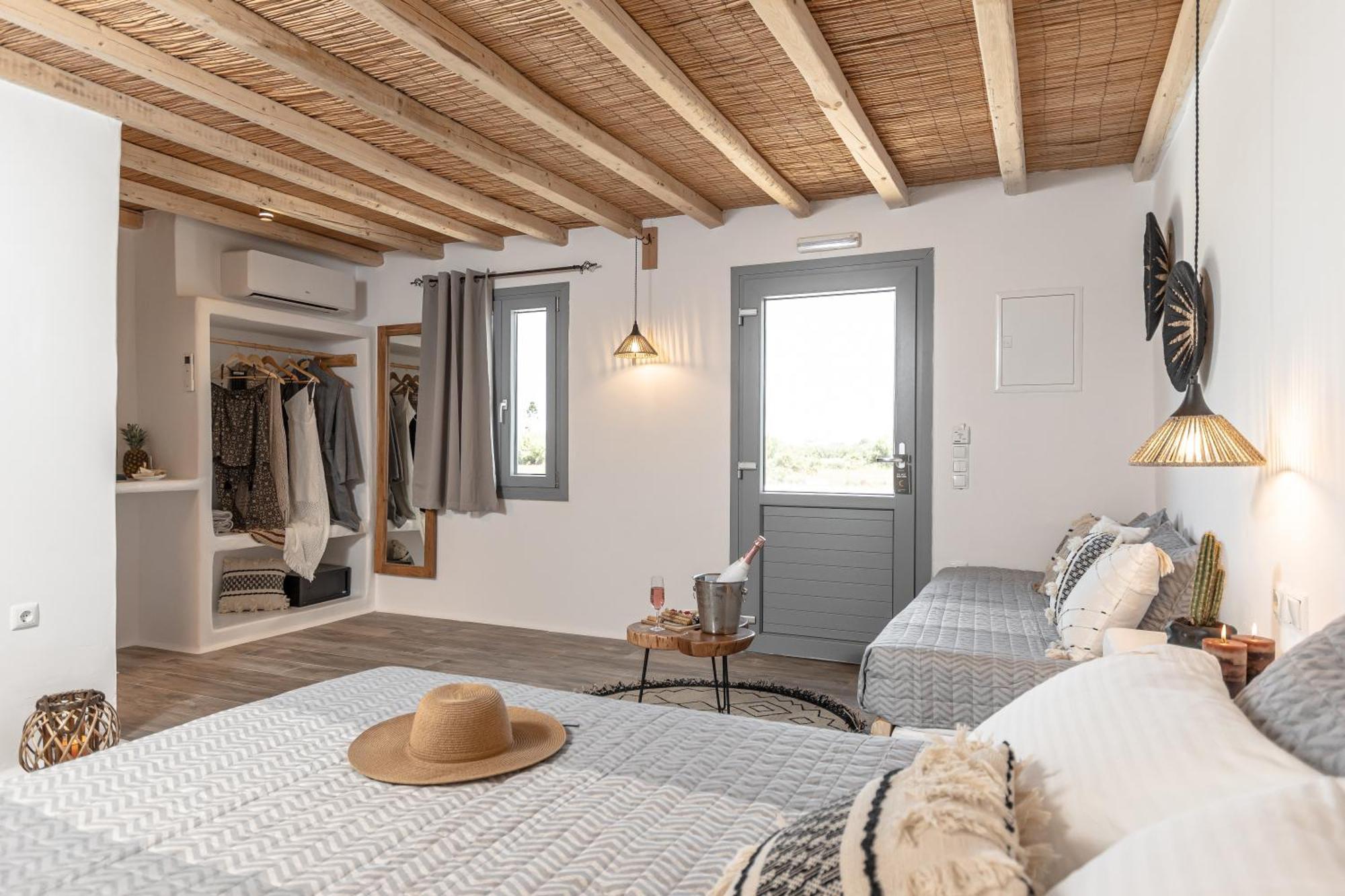 Naxos Finest & Hotel