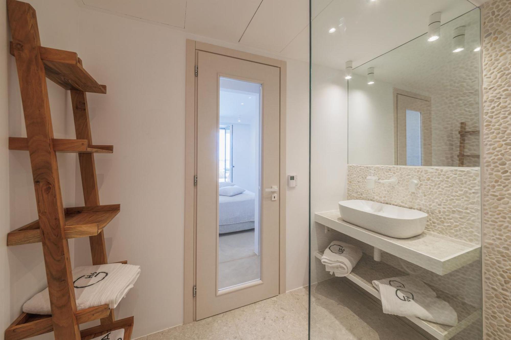 Hills 6 - Luxury With Private Pool Holiday home *