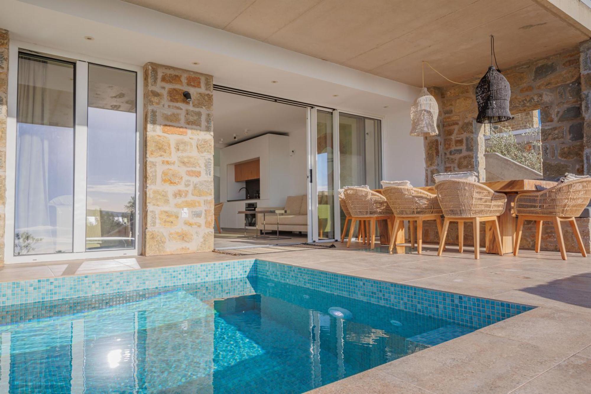 Hills 6 - Luxury With Private Pool Holiday home *