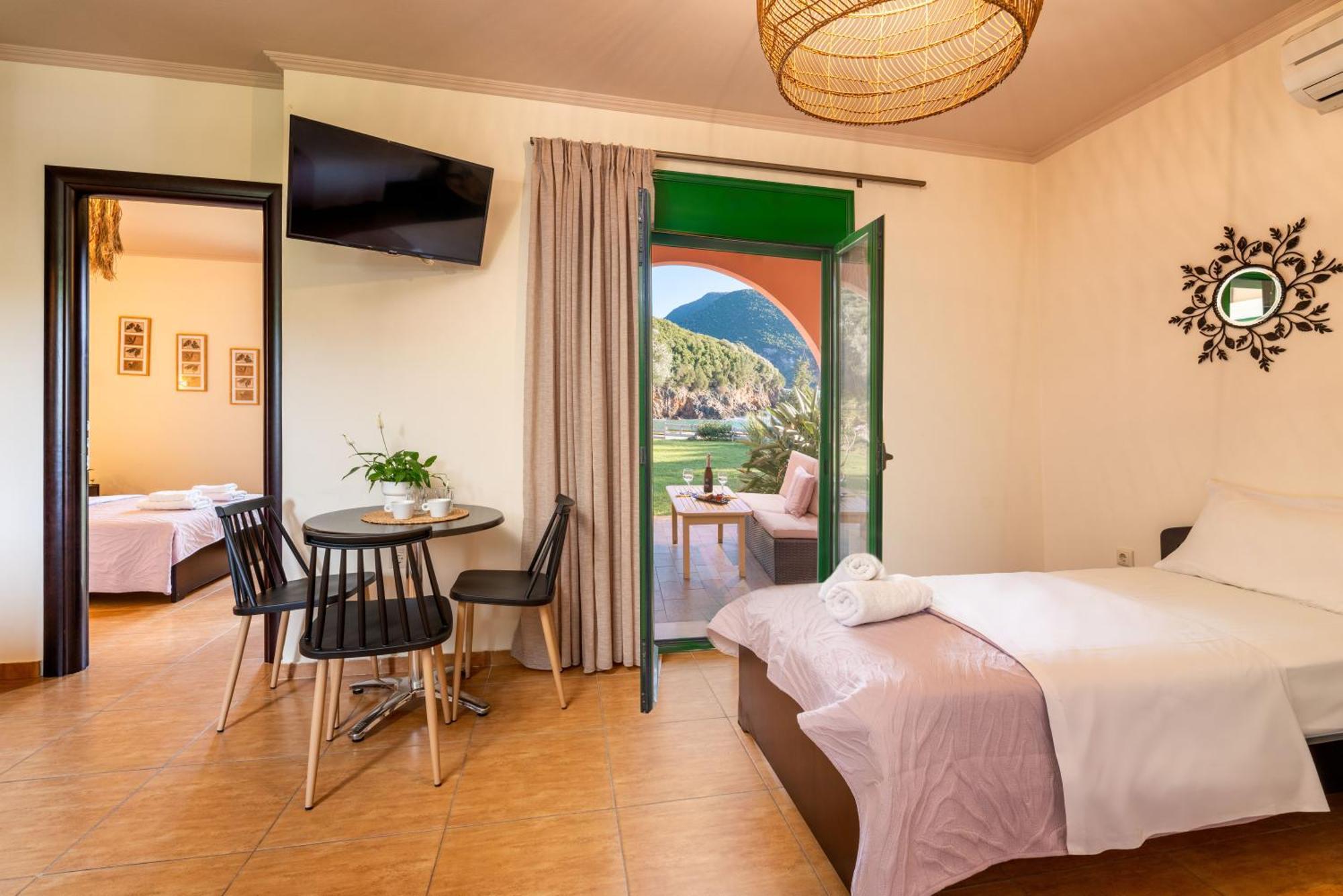 Aiora Aparthotel *