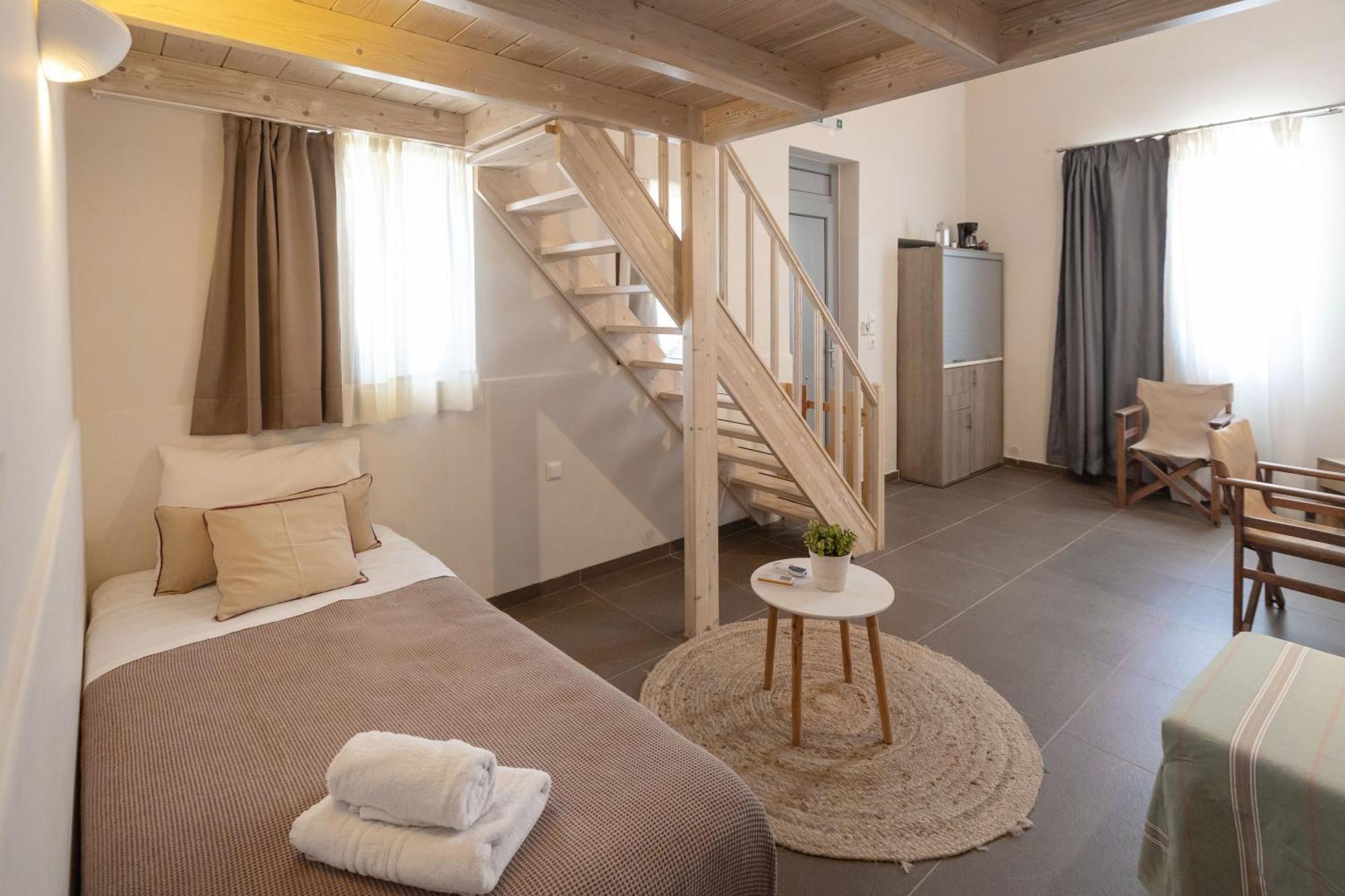 Apartment Oinoni's - Aiakos Souvala