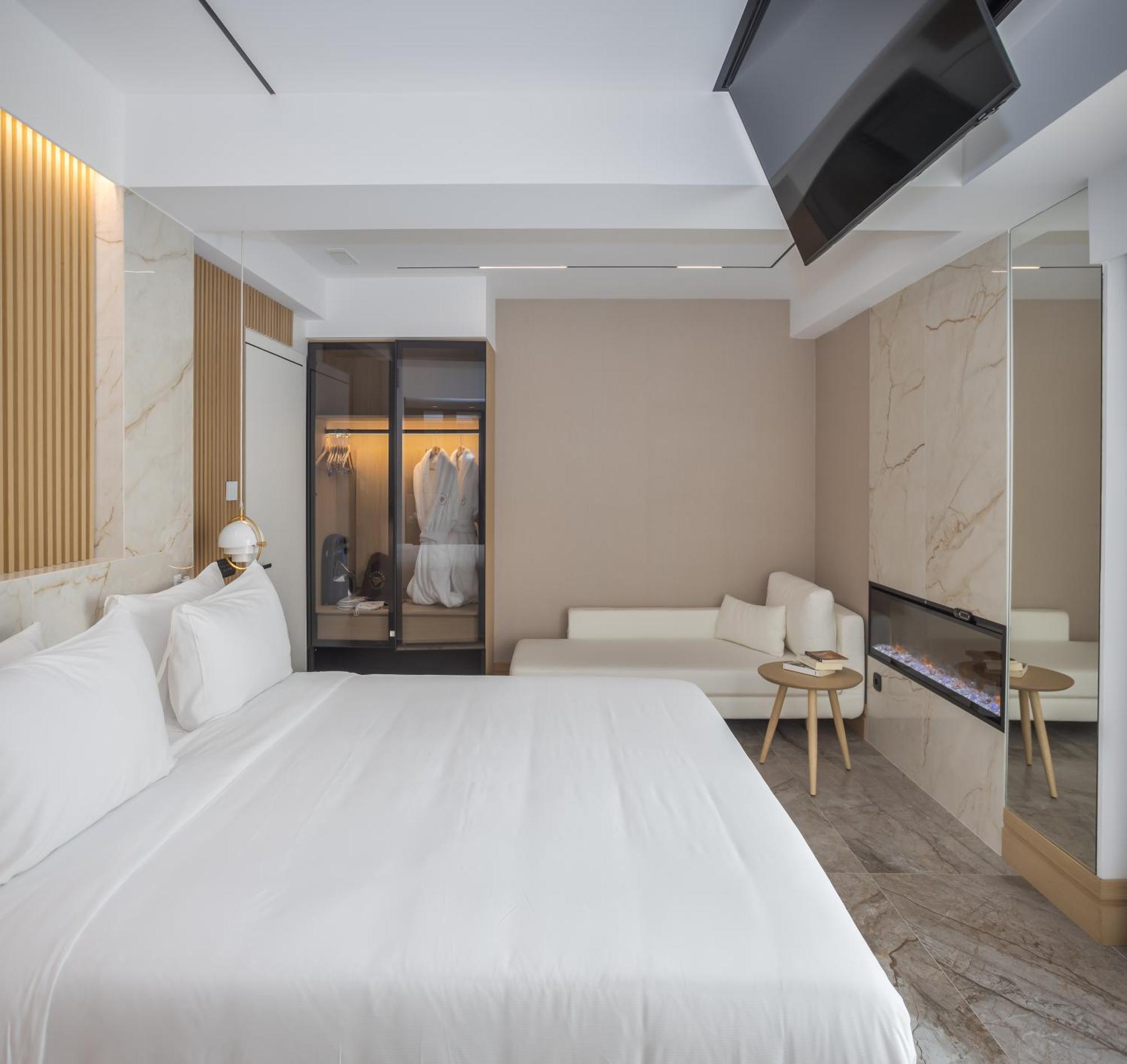 Ethereal White & Hotel 5*