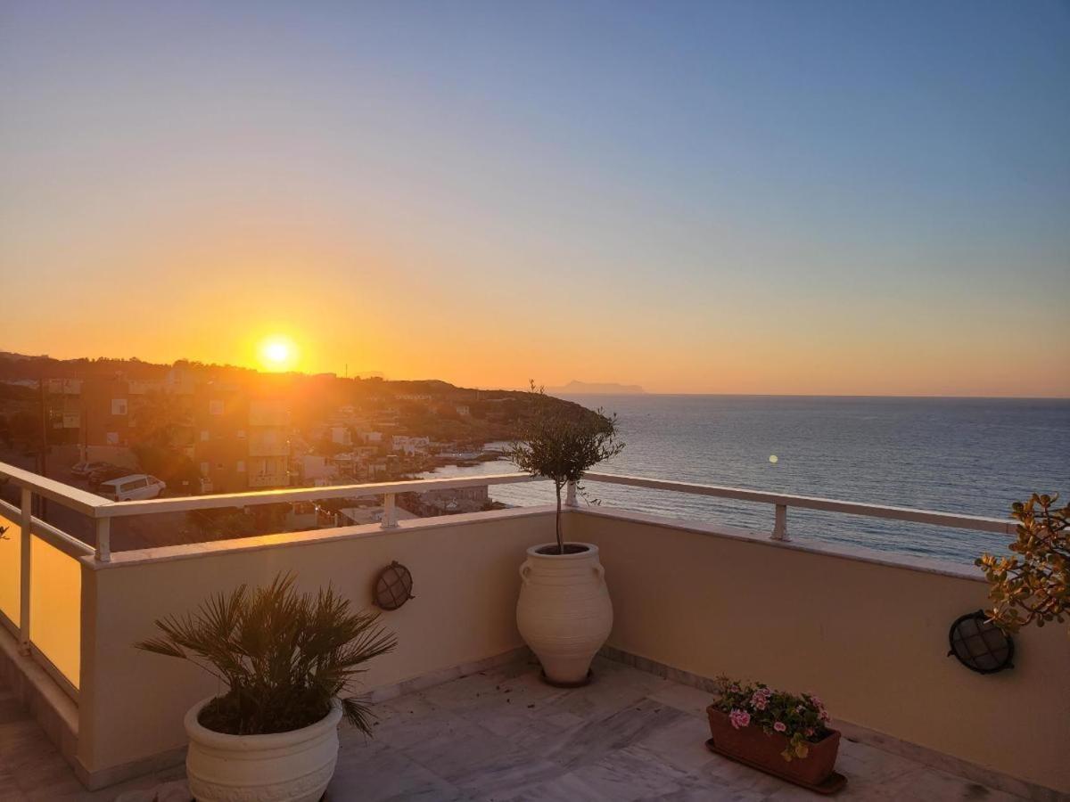 Seaview Flora's Luxury Apartment-300meters From The Rethymno (Crete)