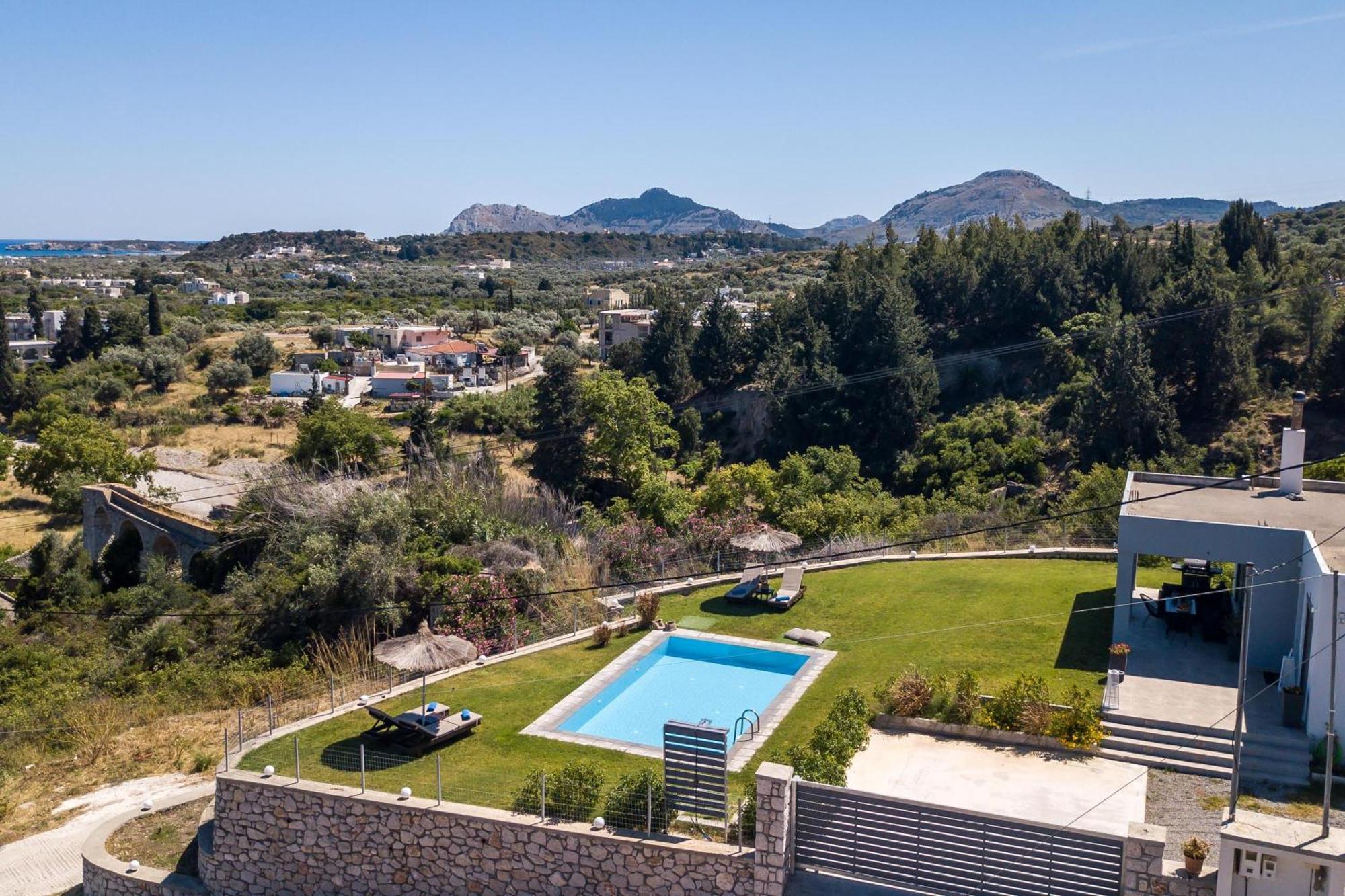 Villa High View *