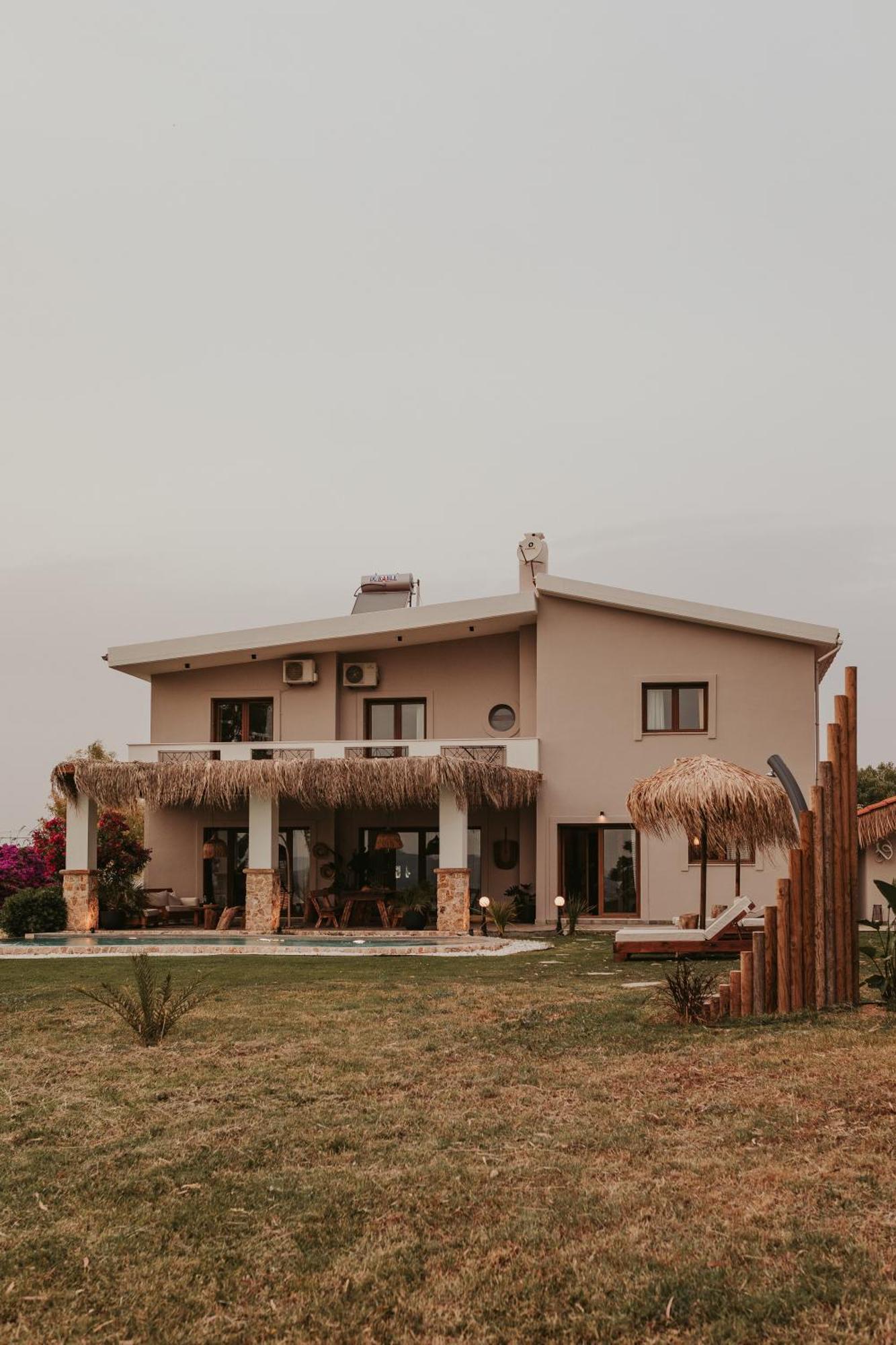Villa Maya Pool & Mountain View