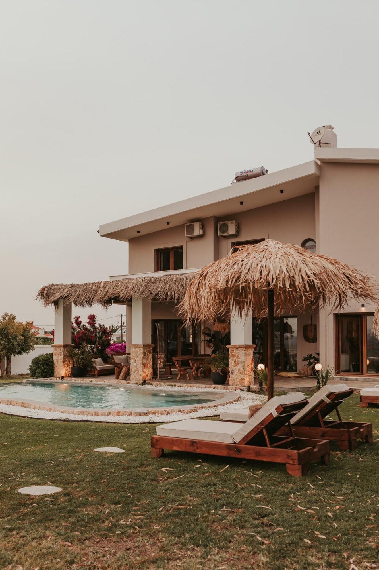 Maya Pool & Mountain View