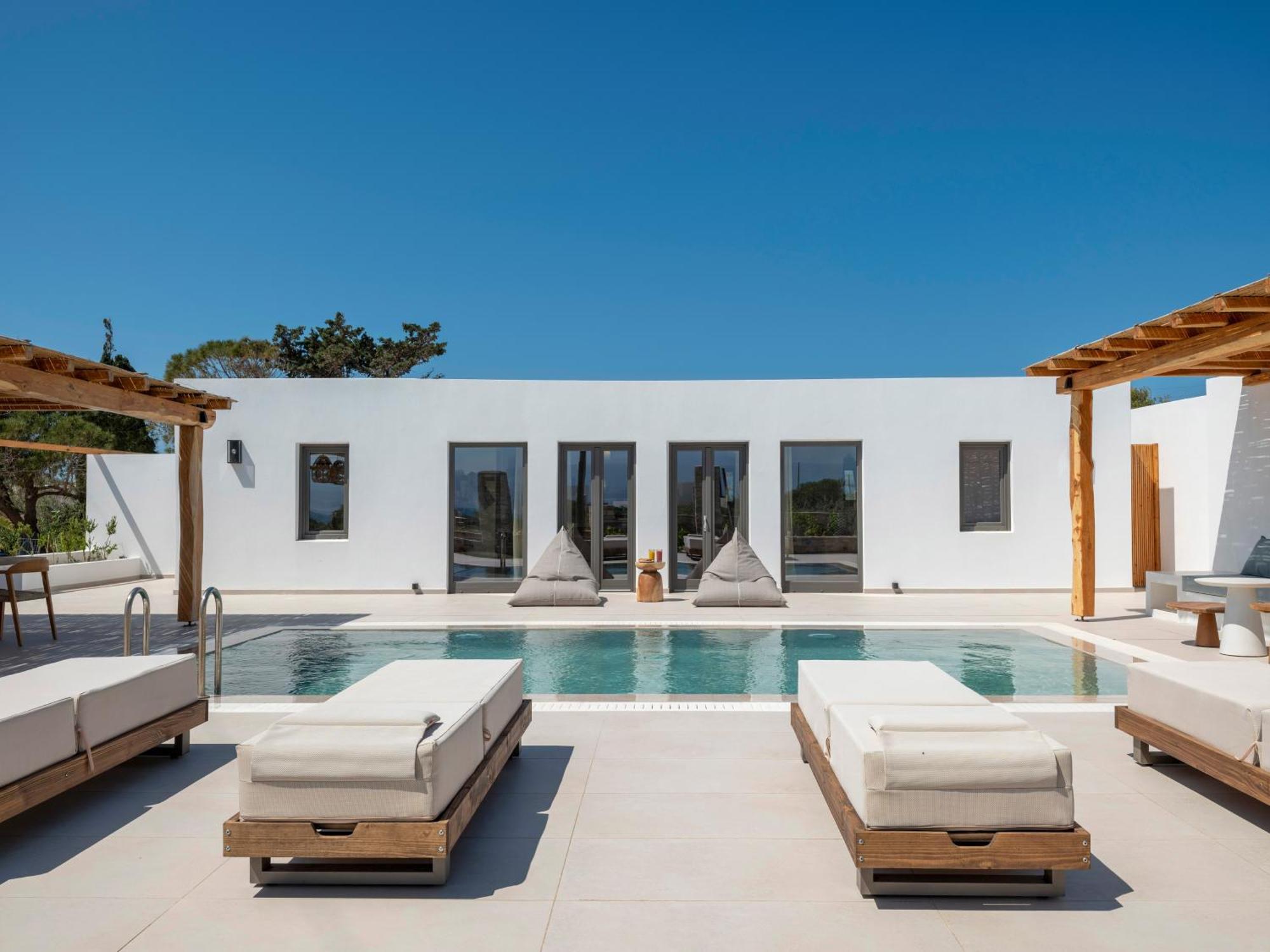 Noble Pearl Paros